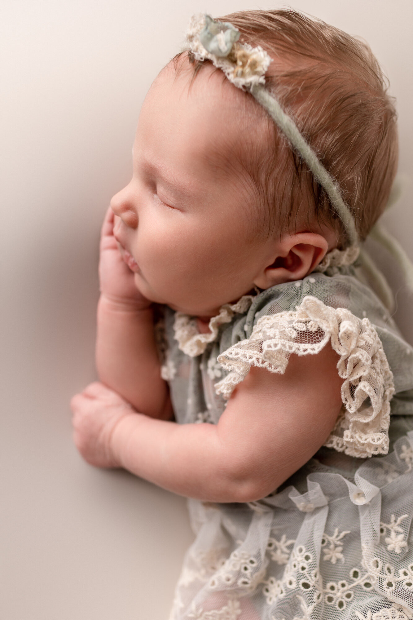 in-home-newborn-lifestyle-photography-session-baby-girl-Lexington-KY-3
