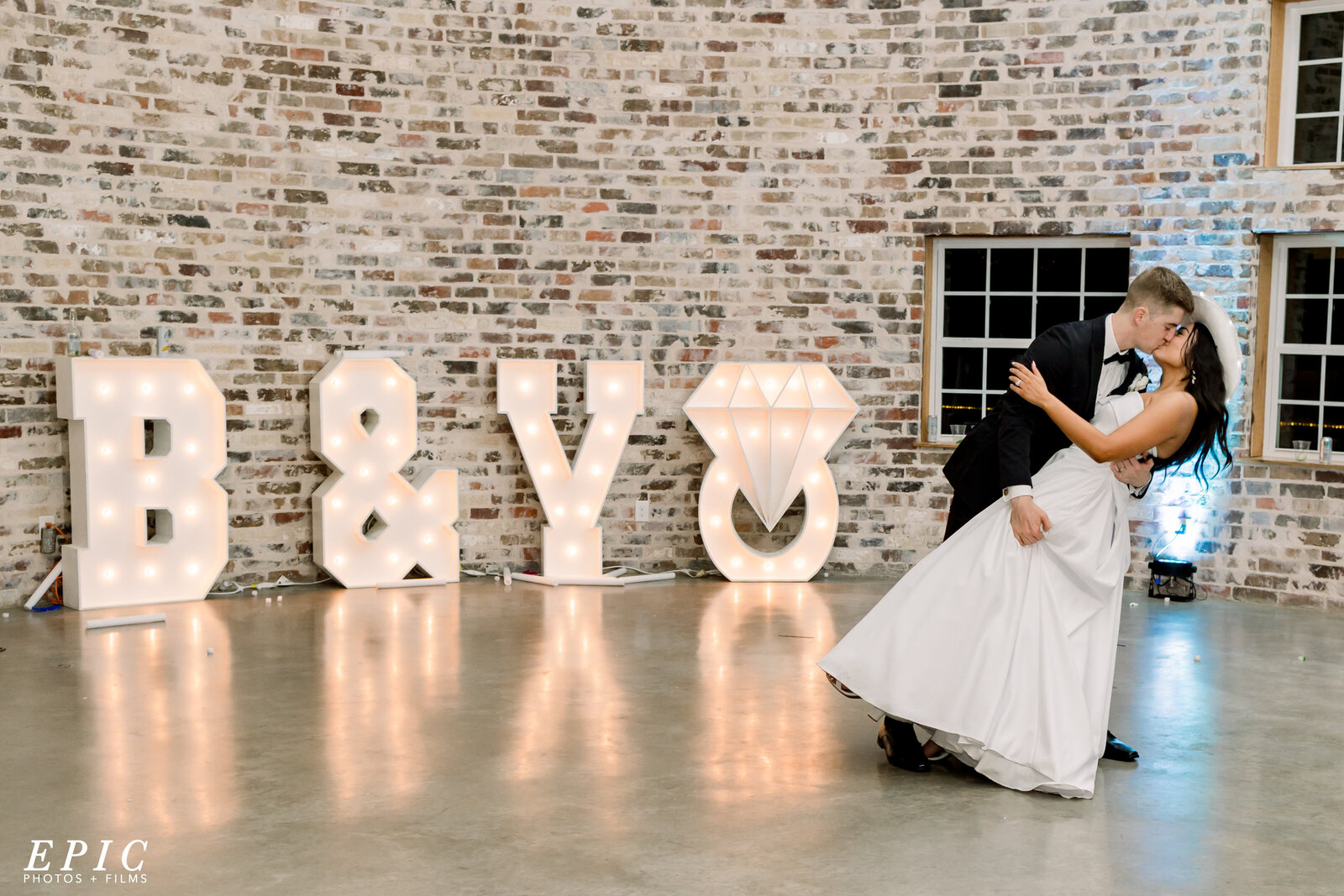 VICTORIA & BRETT-2147