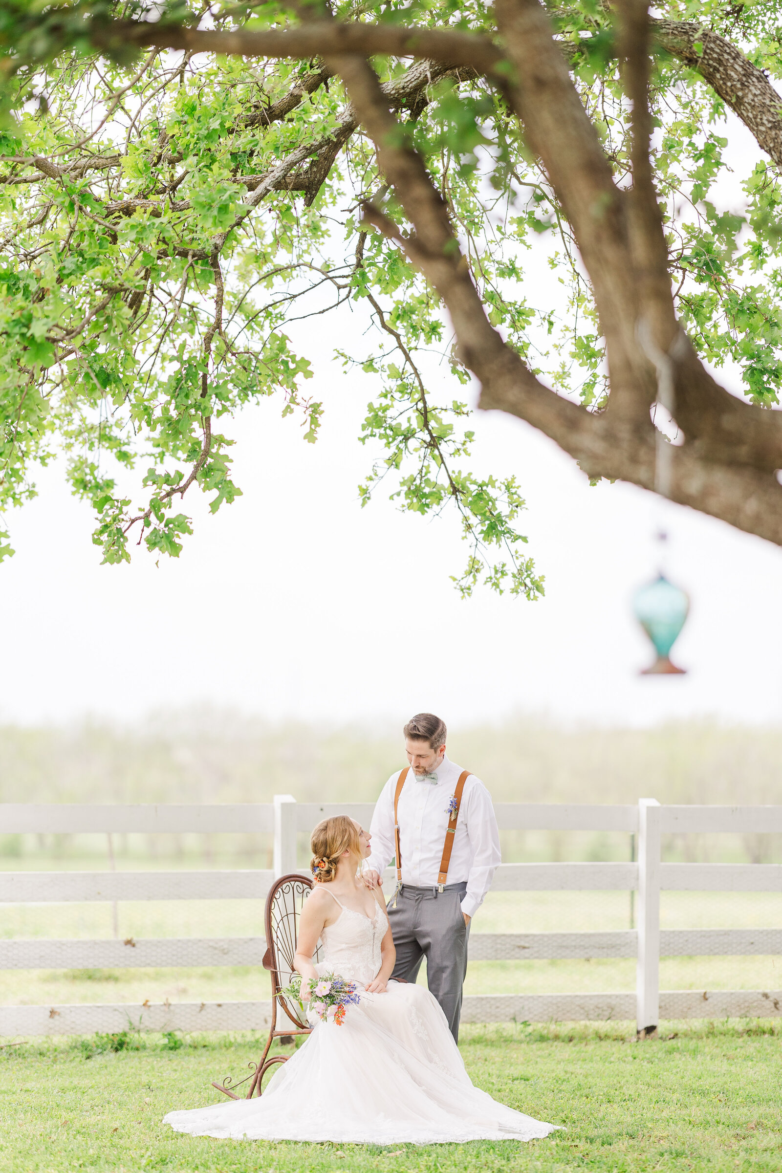 Dallas-farm-wedding-couple-photographer