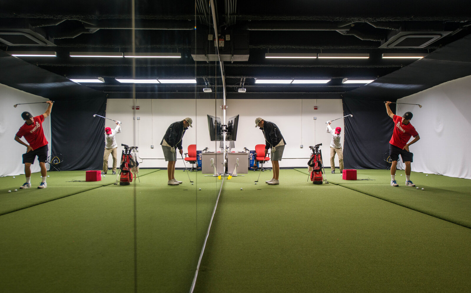 1 St John's University Golf Simulation Lab DesBrisay & Smith Architects Institutional Fitness