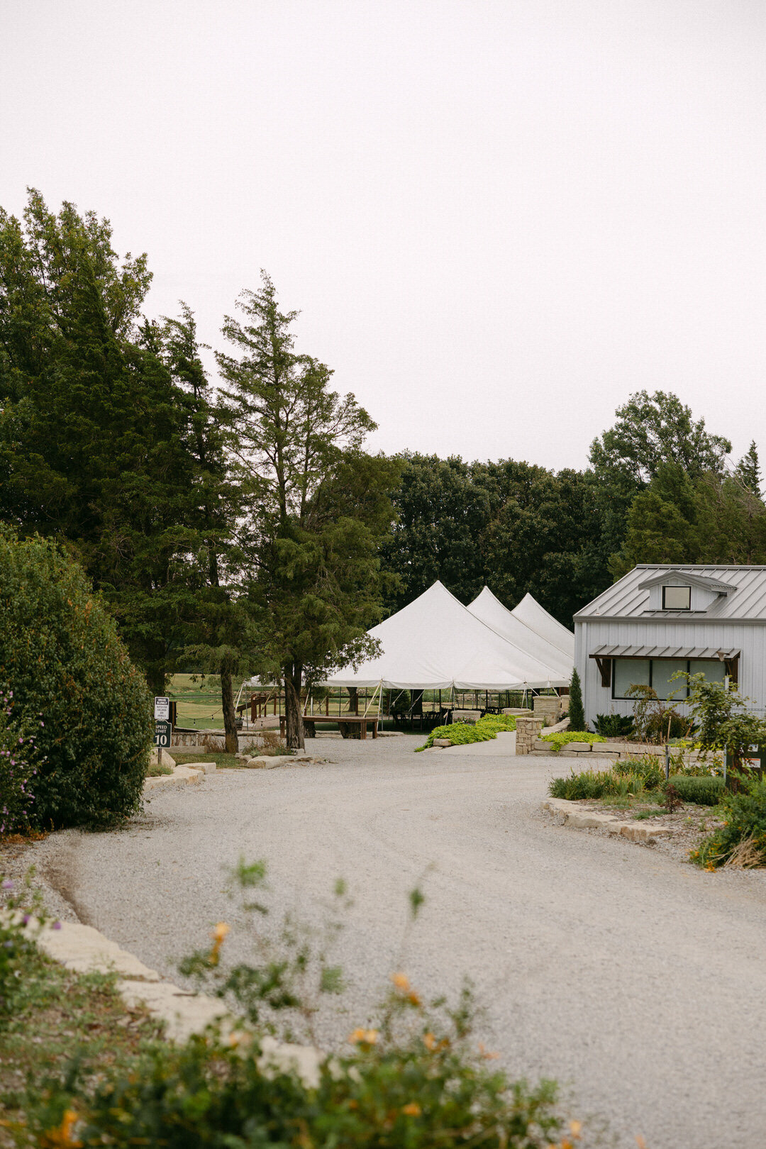 haley-grant-prairie-hill-vineyard-wedding-kayxbee-24