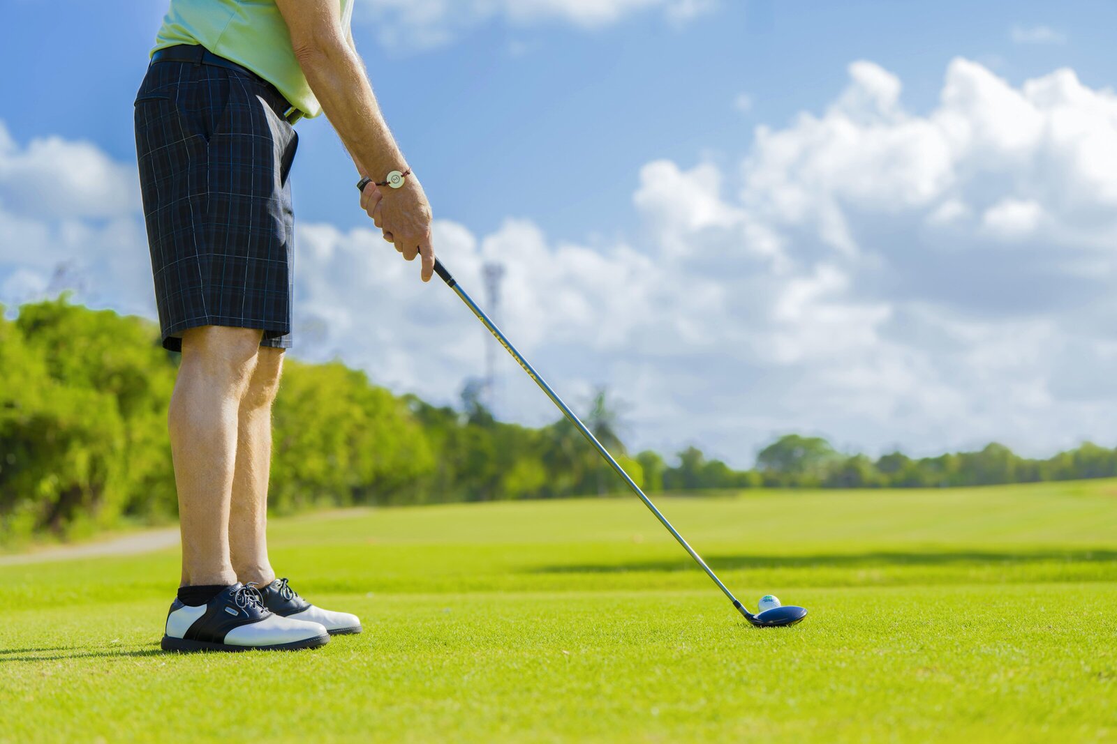 24_img-L_MRPC_Golf_Man-golfing-at-Punta-Blanca-golf-course_01-min