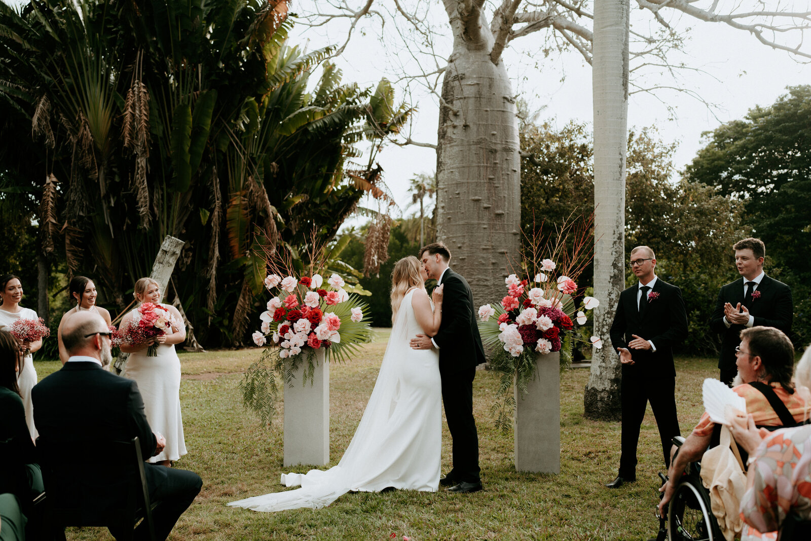 2024-07-27-Caity + Jacob Hart Darwin Botanic Gardens Wedding Daisy + Pine Sneak Peeks-081