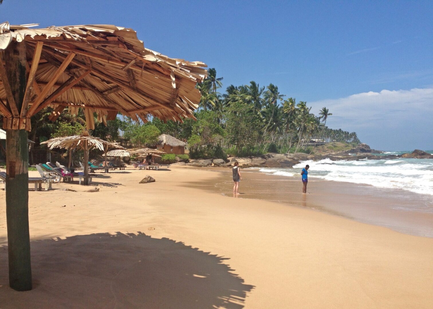 Reis met Kinderen Sri Lanka Strand Tangalle