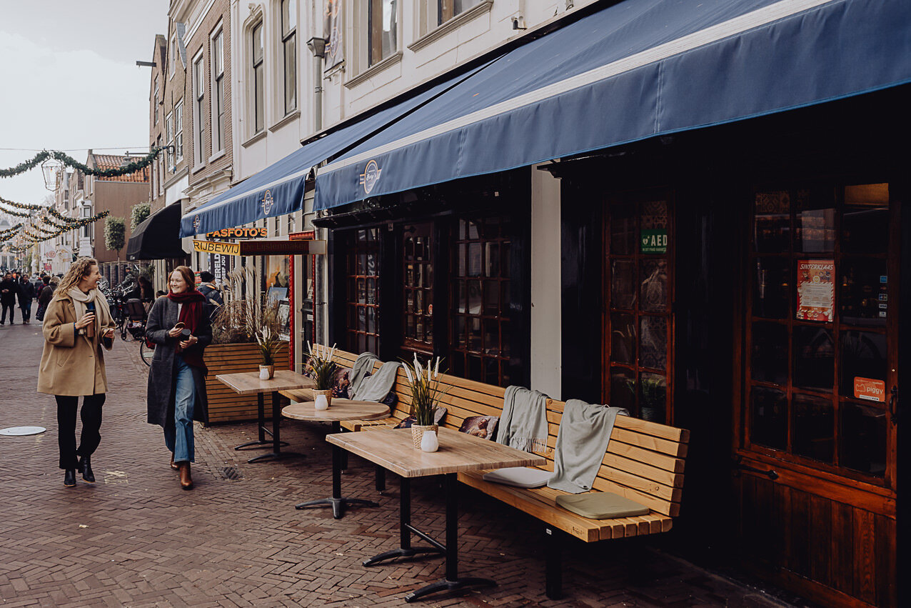De winkel van Berg's Bakery in de Lange Groenendaal in Gouda