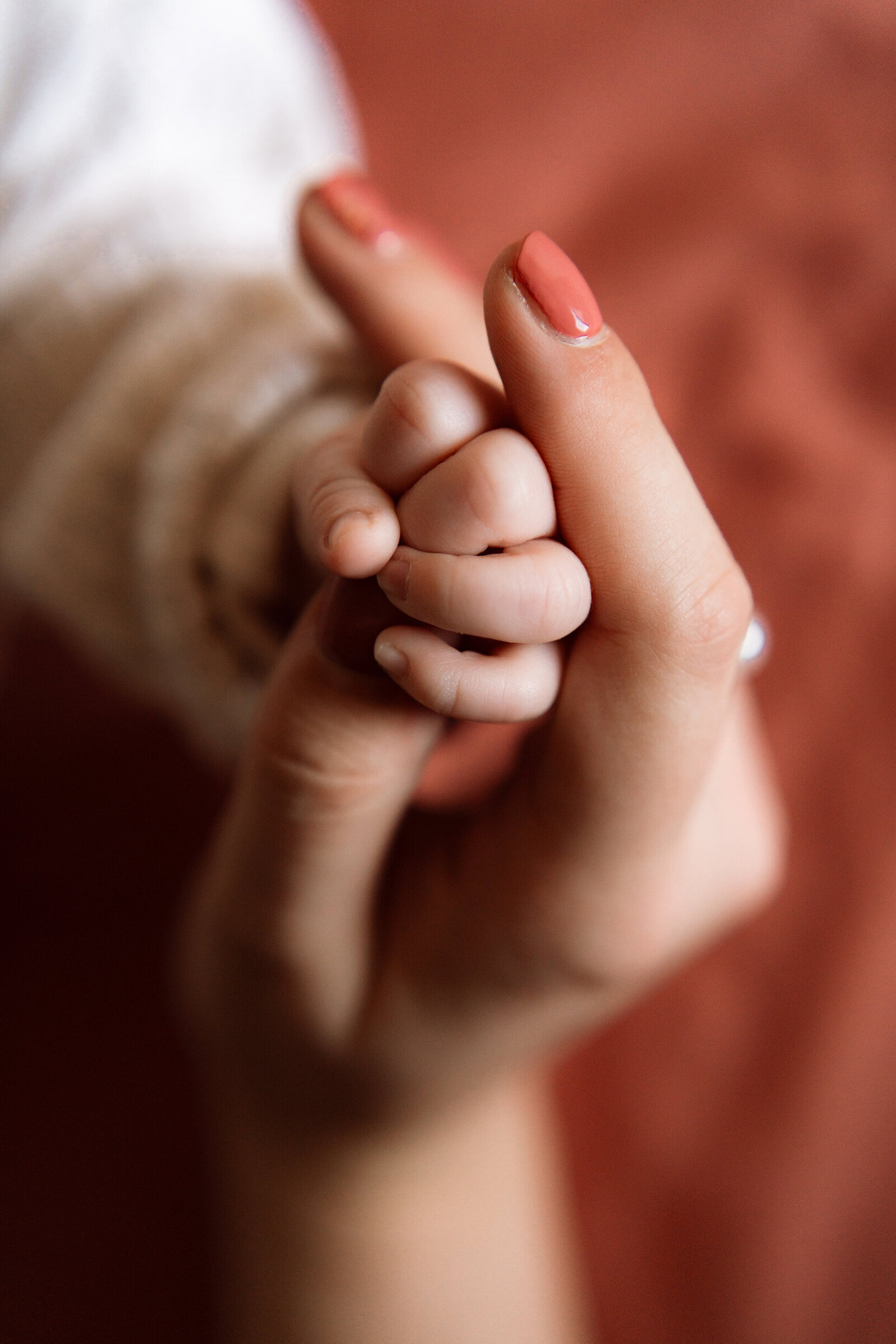Newborn fotografie emily breedveld kleine details handen babu