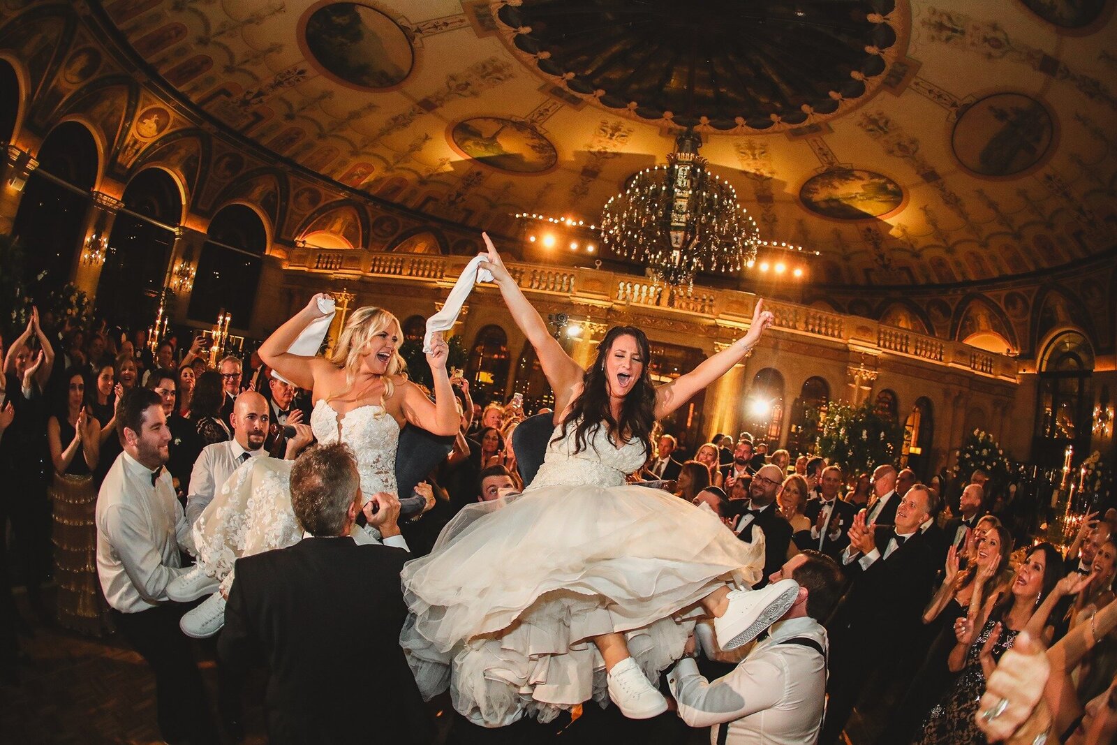 reception-dancing-the-breakers-2