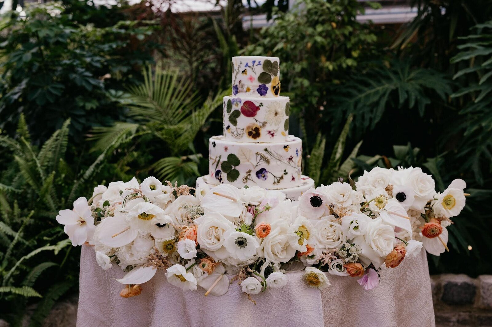 floral-wedding-cake-table-sebesta-design