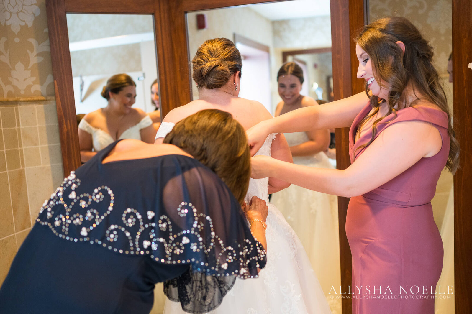Wedding-at-River-Club-of-Mequon-105