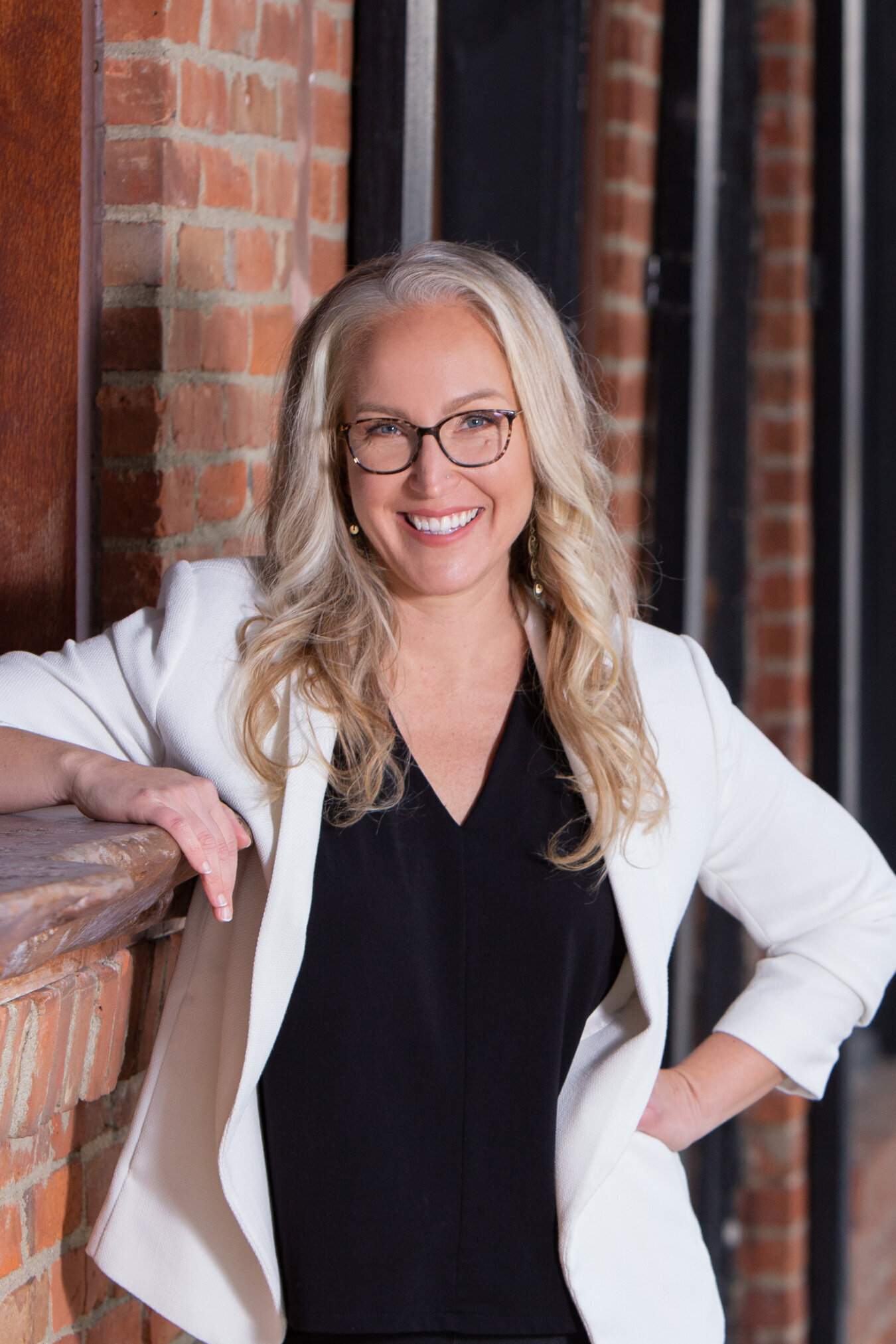 professional-headshot-columbus-ohio-woman-outside