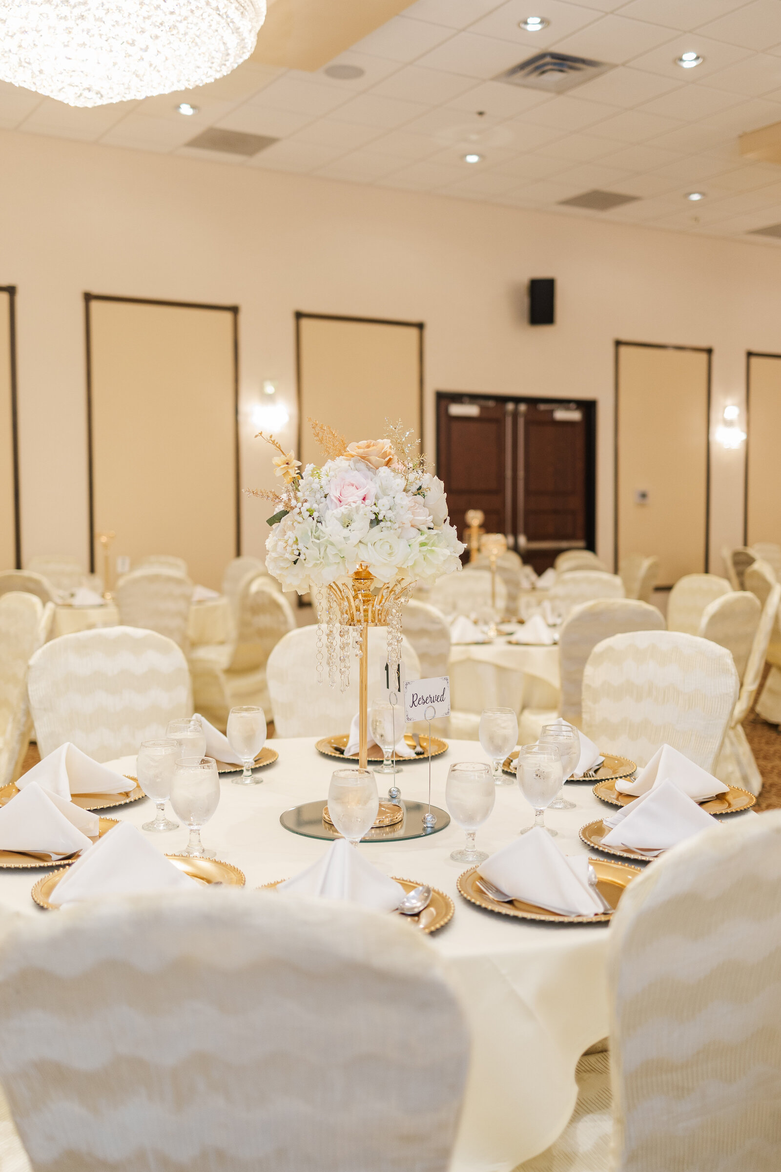 Wedding dinner tables decor