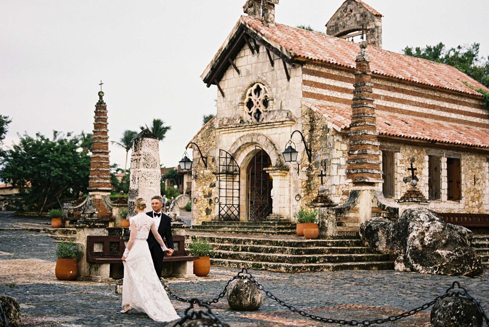 Altos-de-chavon-casa-de-campo-resort-dominican-republic-wedding-asia-pimentel-photography-L+L-69