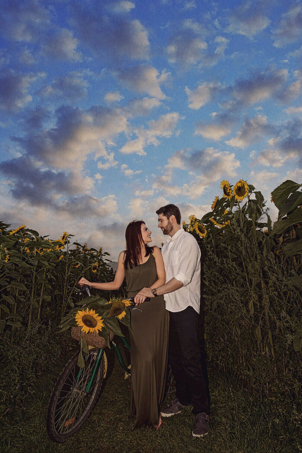 Vancouver-Wedding-Photography-Chilliwack-Sunflower-Festival-Engagement-2