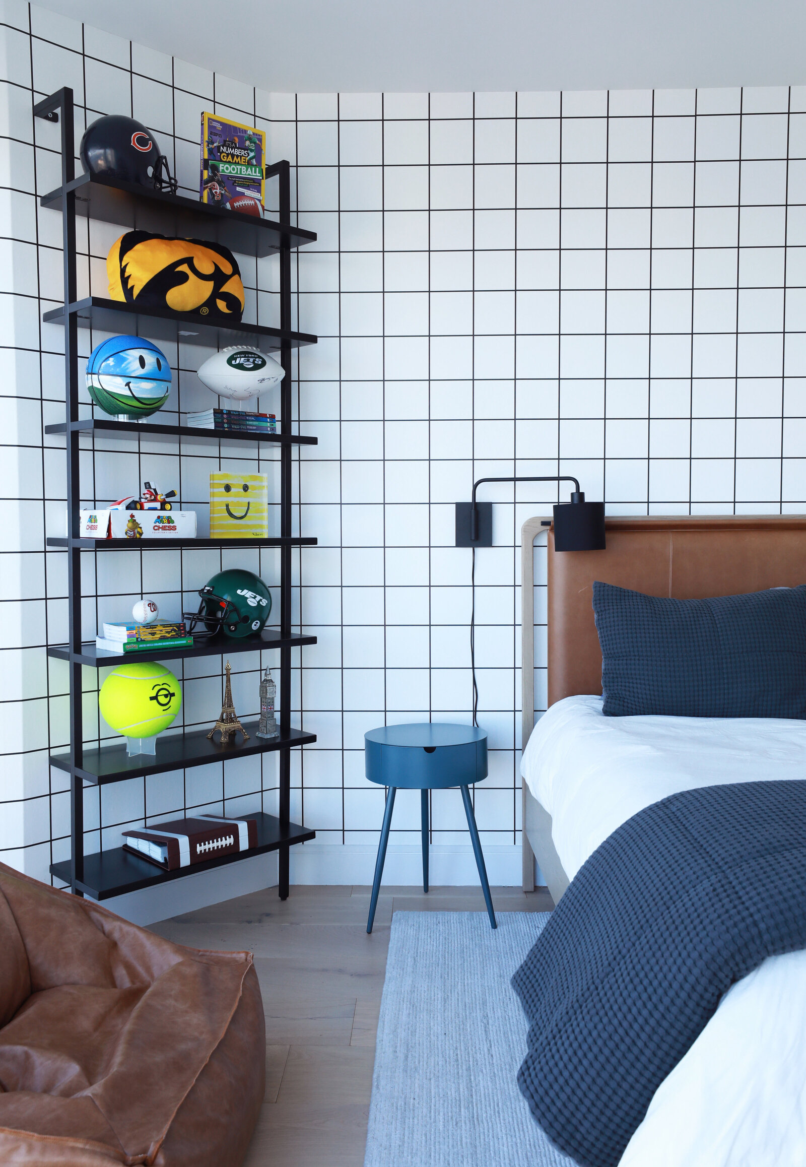 BOYS BEDROOM GRAPHIC WALLPAPER TWEEN ORGANIZED