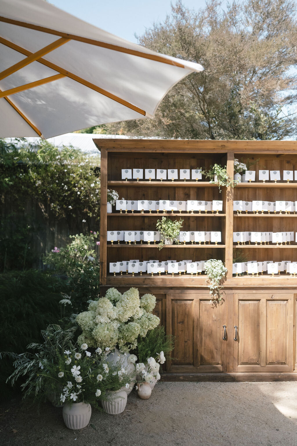 california-wedding-seating-chart-display