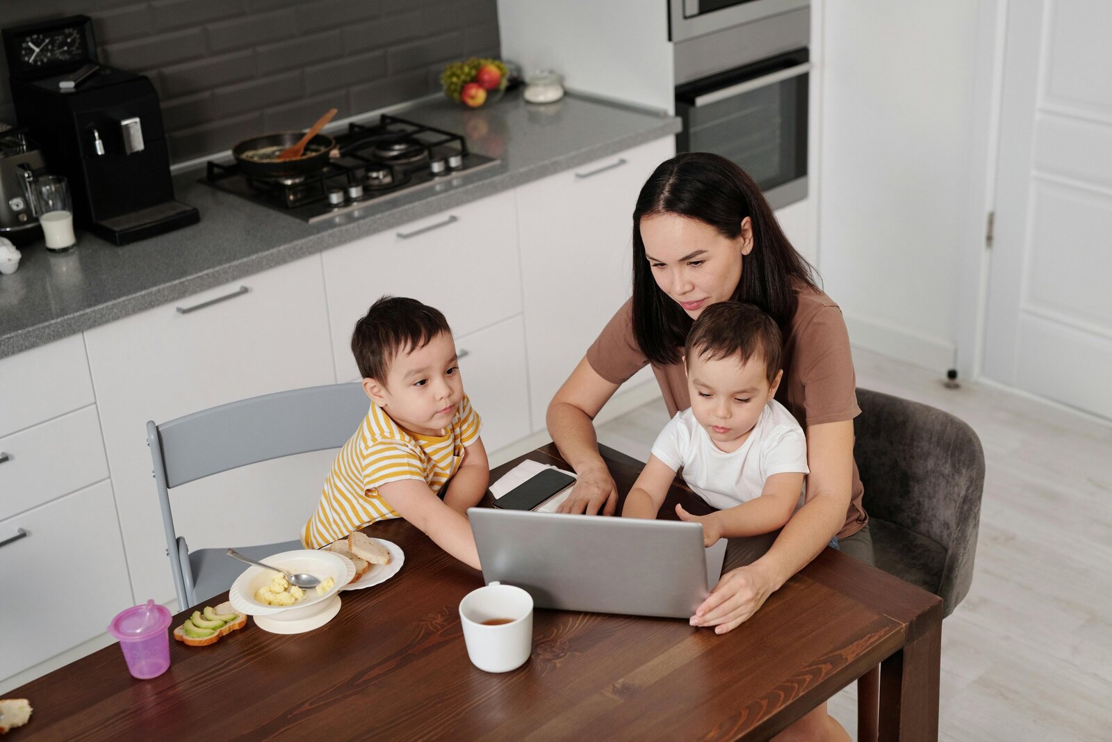 Sleep Consultant working with mother and sleeping baby