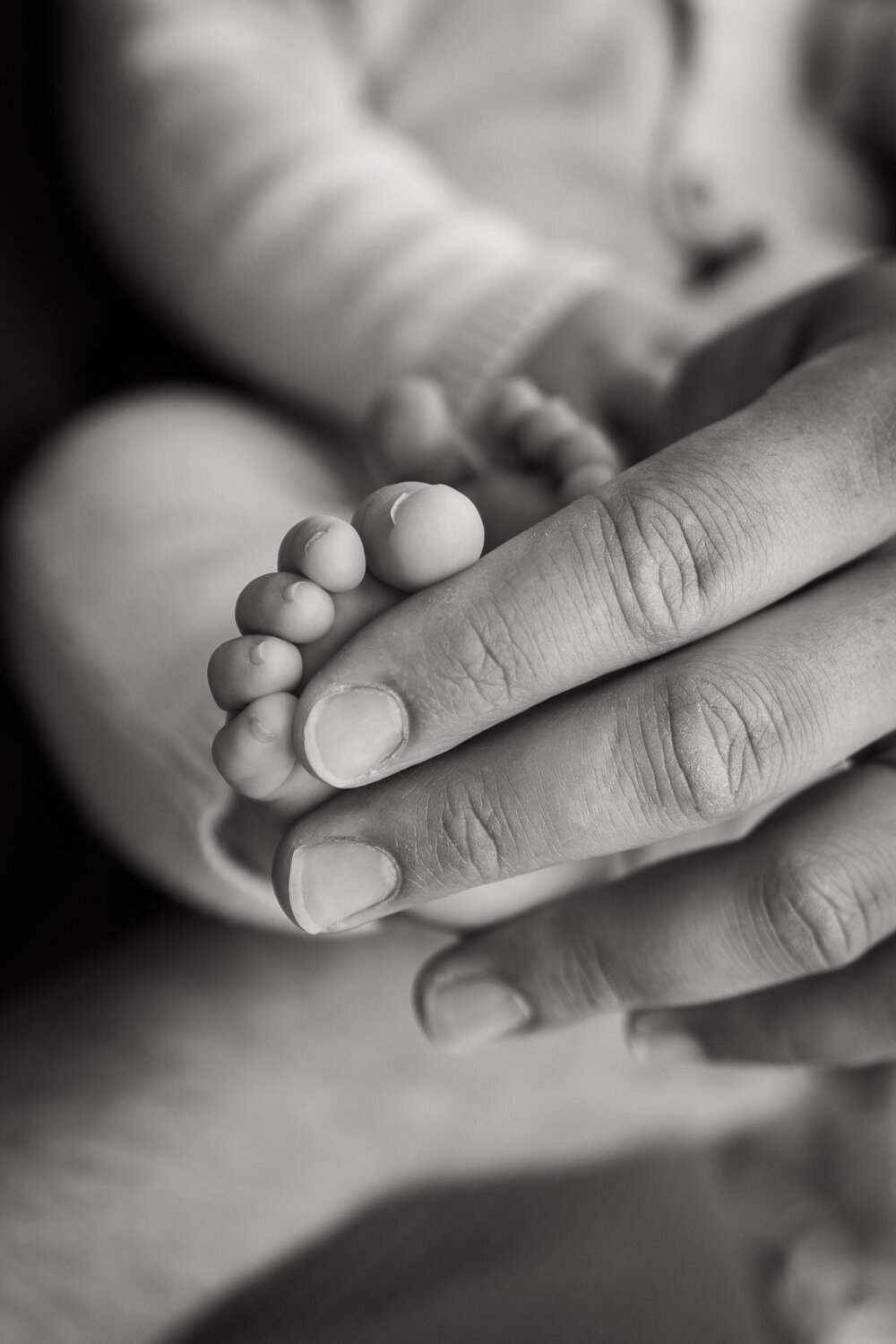 Detailfoto van voetjes tijdens een newbornshoot.