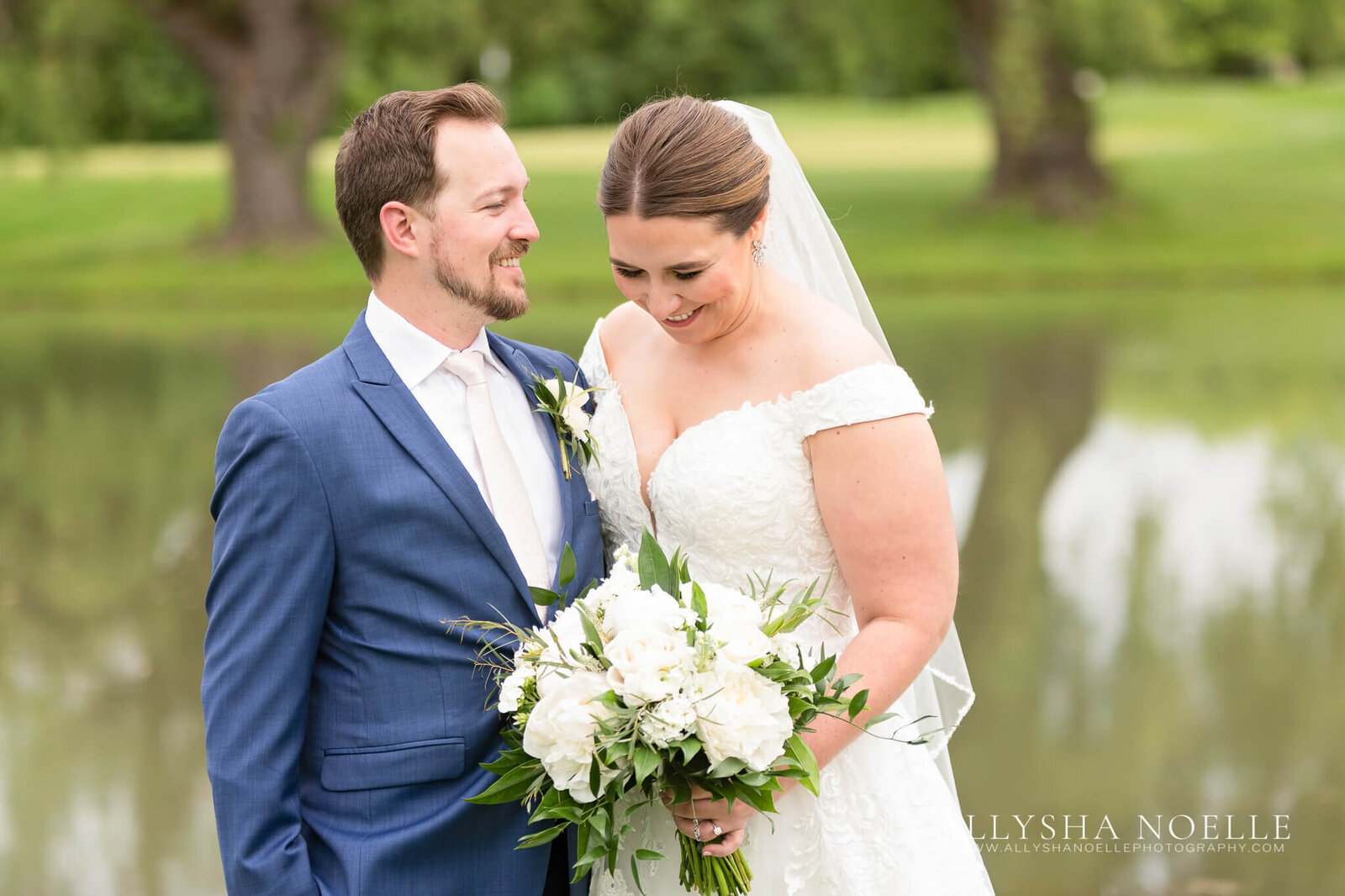 Wedding-at-River-Club-of-Mequon-323