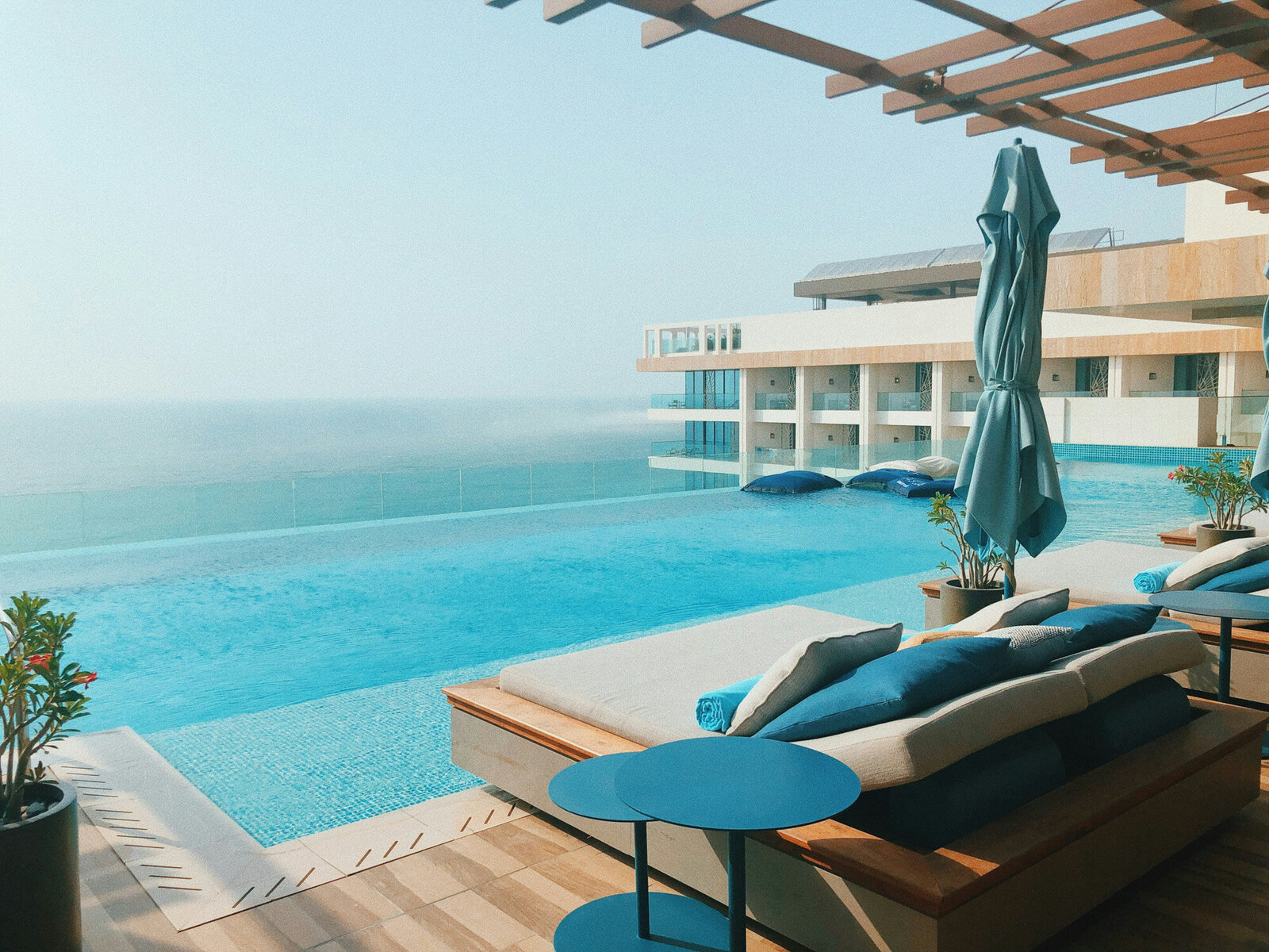 Luxurious resort with infinity pool