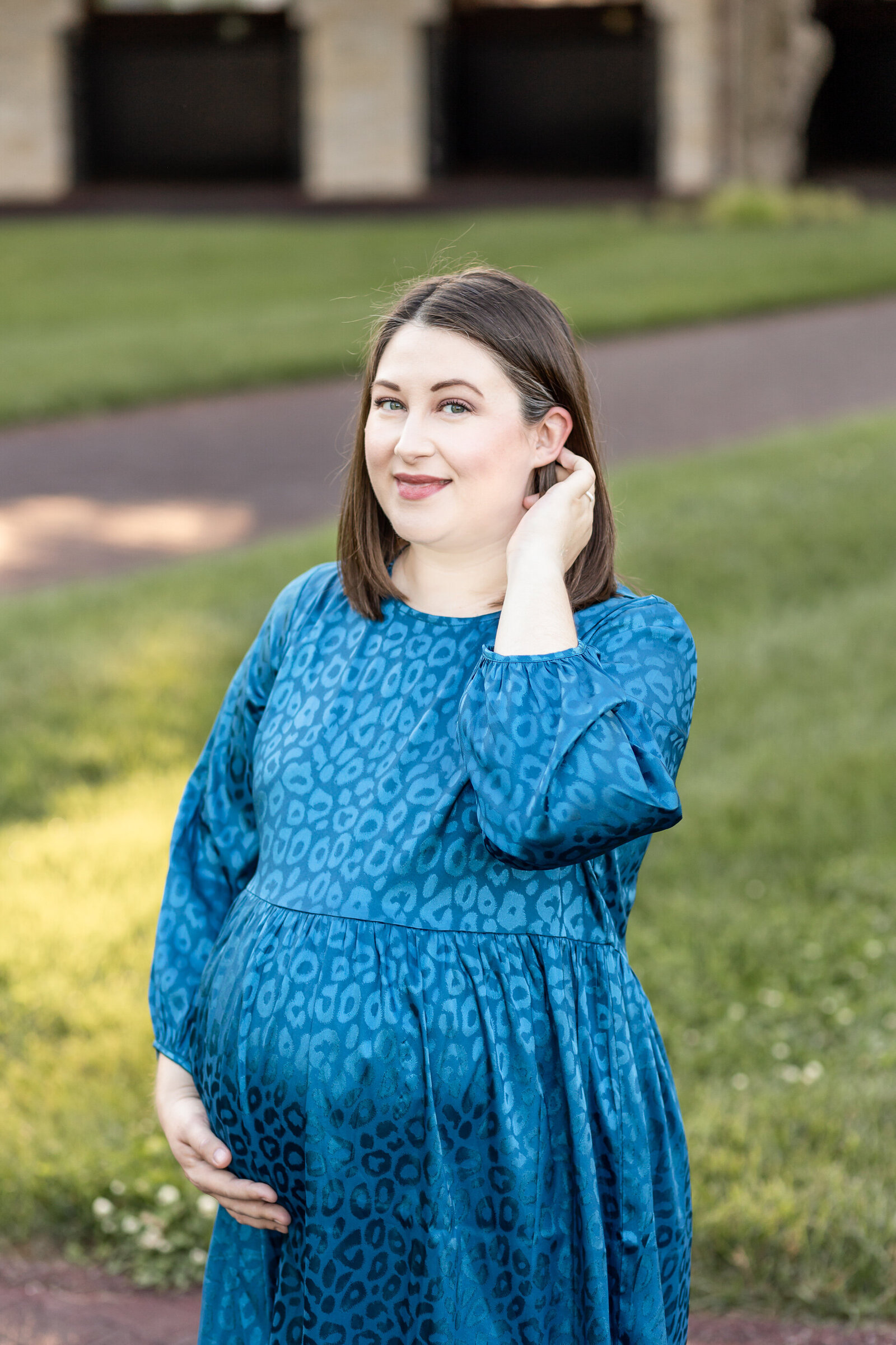 outdoor-maternity-golden-hour-photography-session-Lexington-KY-photographer-Keeneland-3