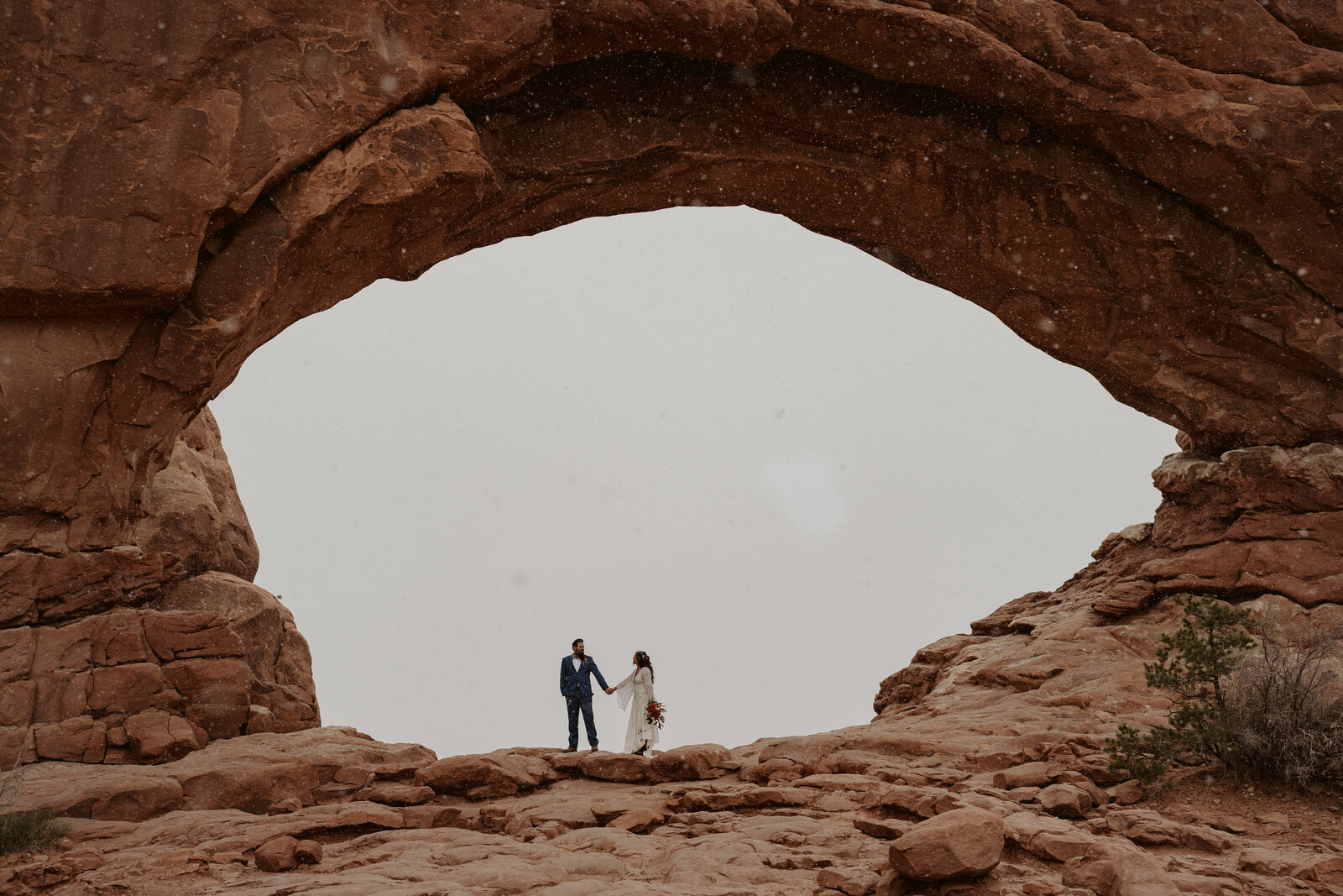 moab-elopement-couple-17
