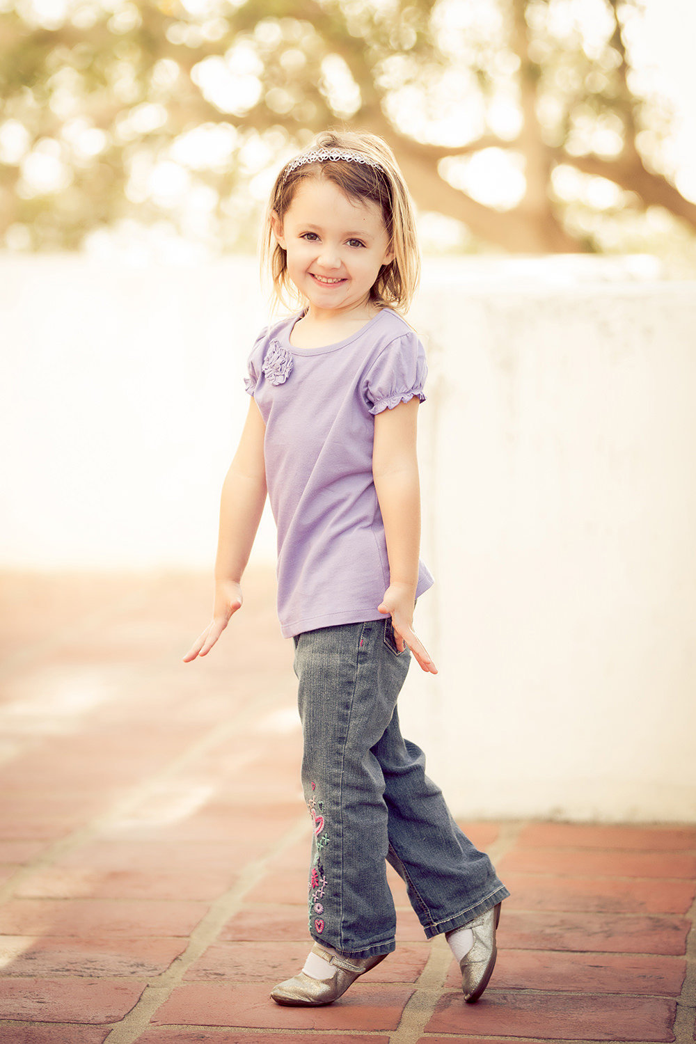 san diego family photographer | little girl on her tip toes