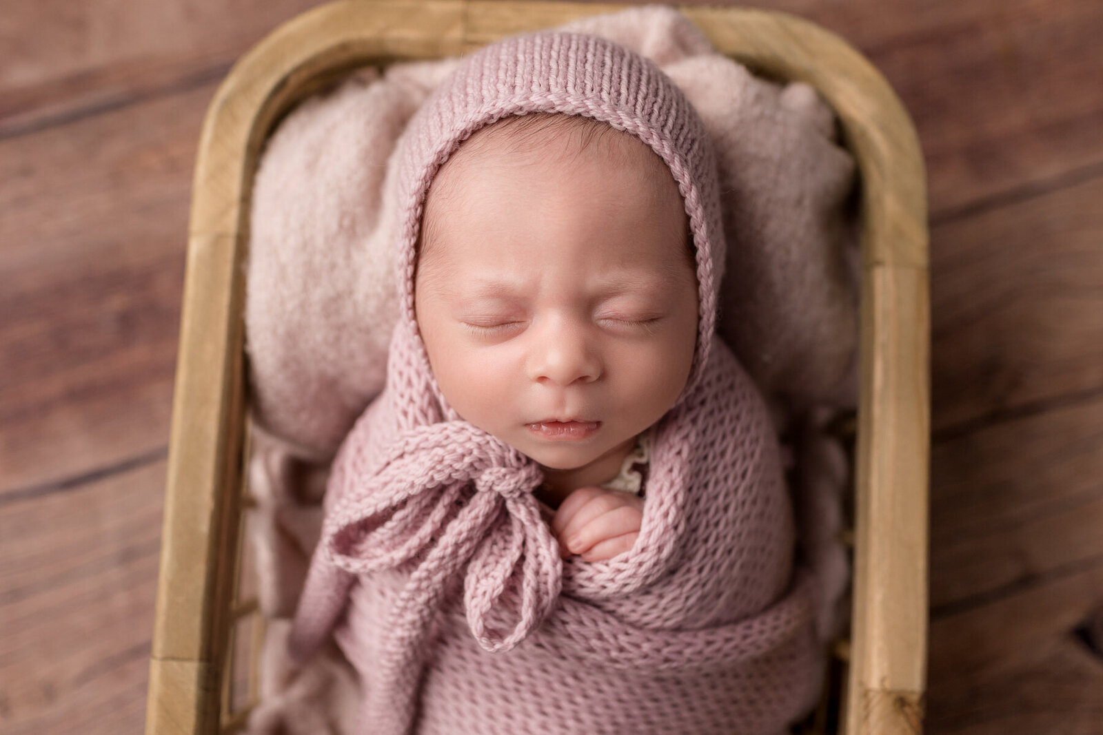 In-home-newborn-photography-session-Georgetown-KY-photographer-baby-girl-2
