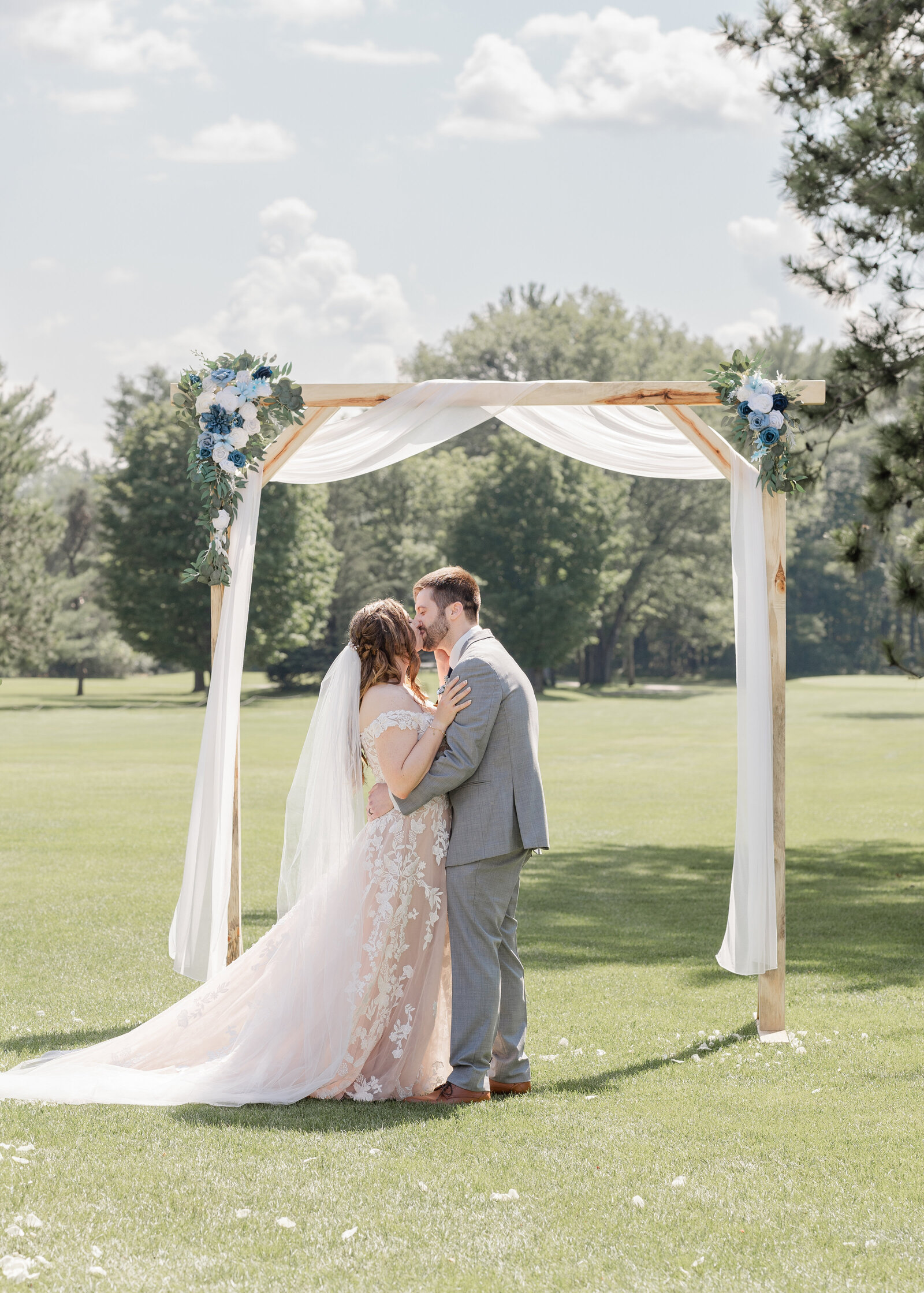 wedding ceremony at pine grove golf course