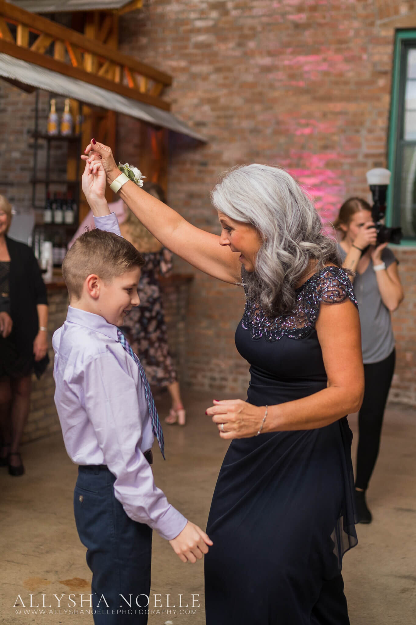 Wedding-at-The-Factory-on-Barclay-in-Milwaukee-1307