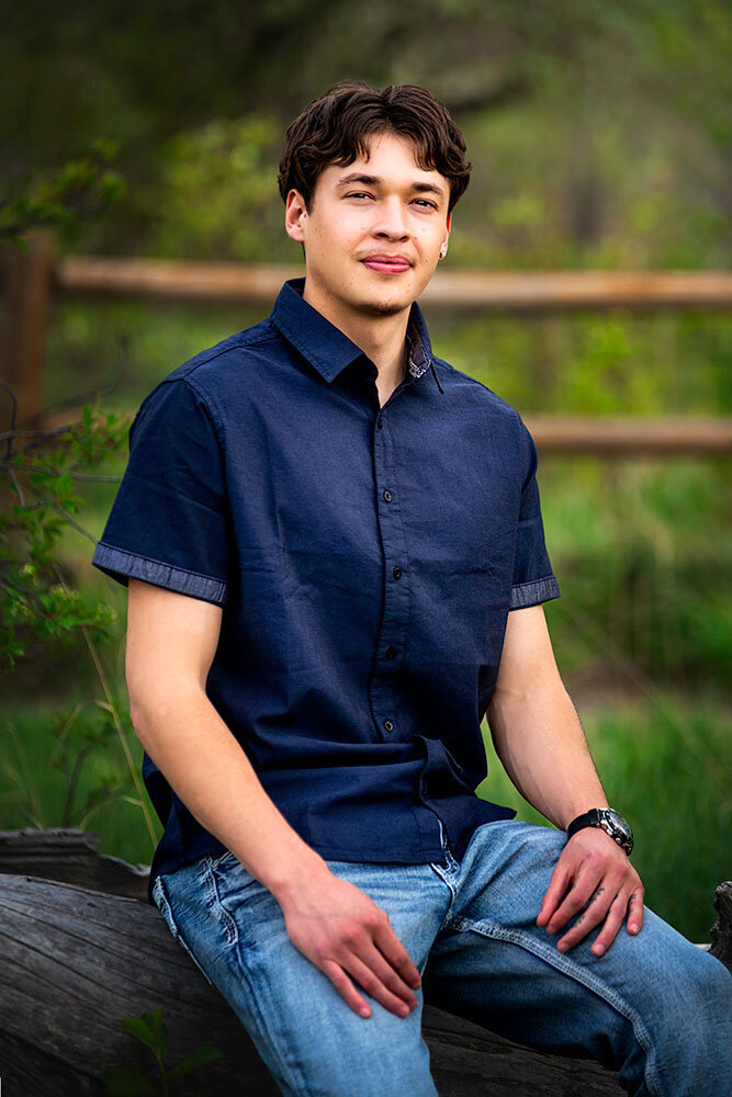 senior-year-book-high-school-fence-royal-blue-button-down-charming