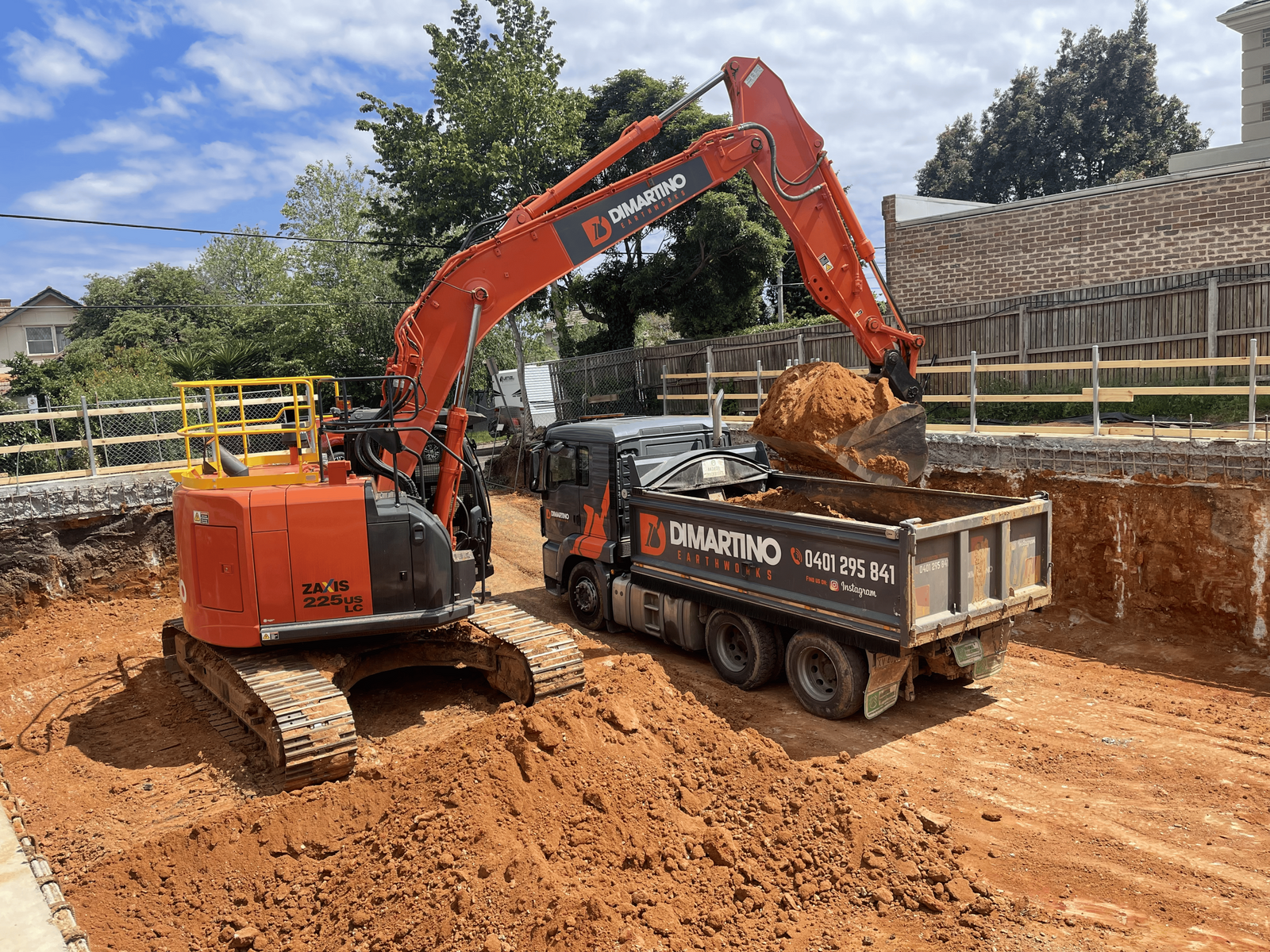 25T_excavator_loading_tandem_truck