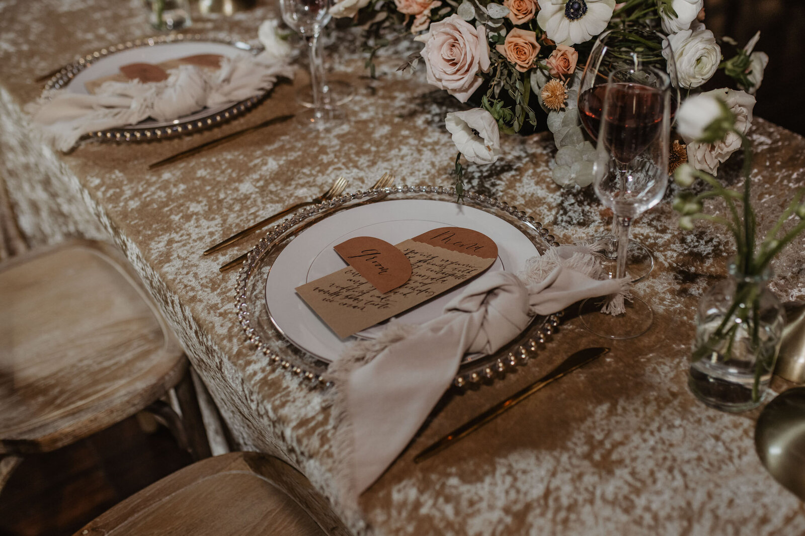 rustic elegant table setting for wedding