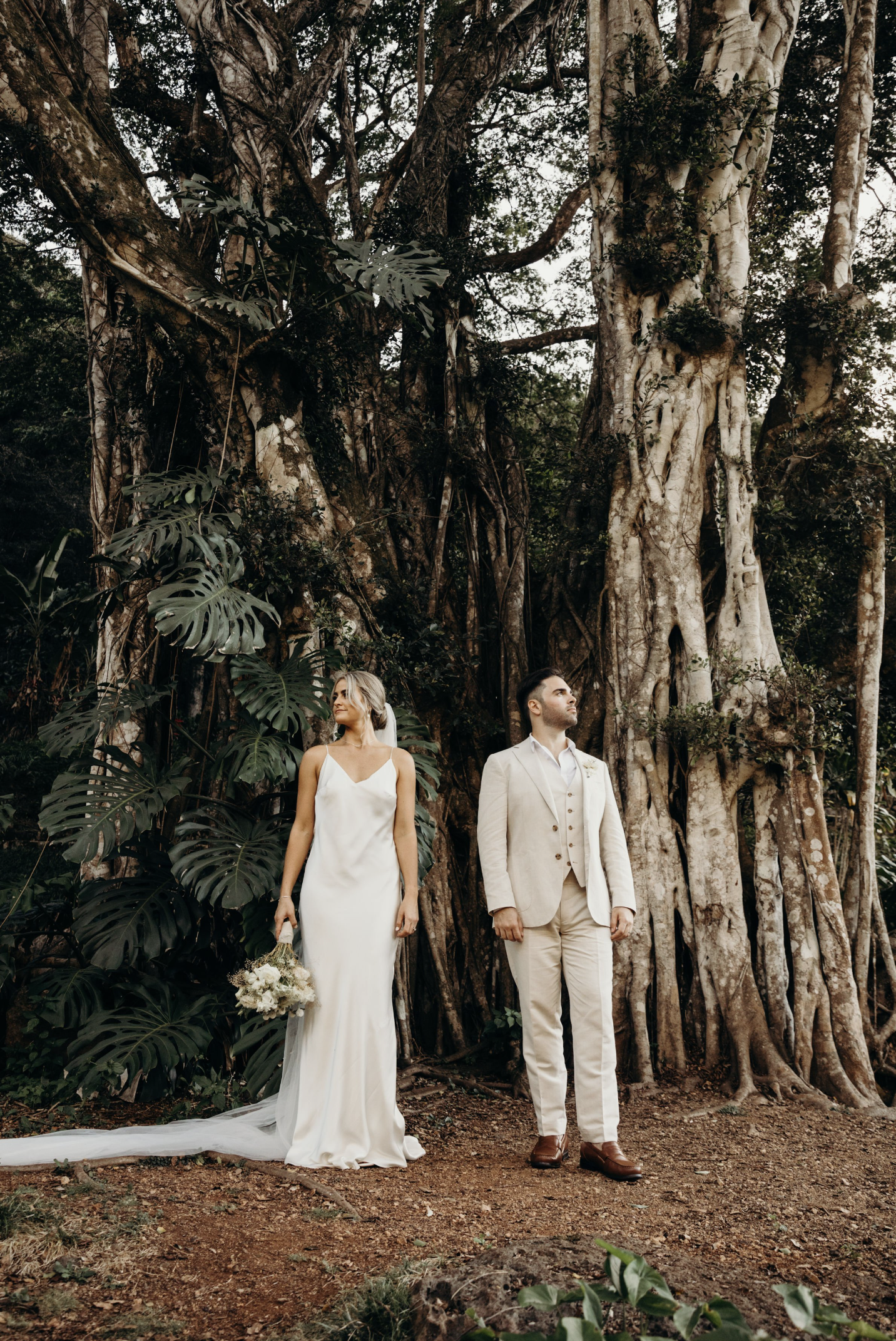 hawaii waterfall wedding