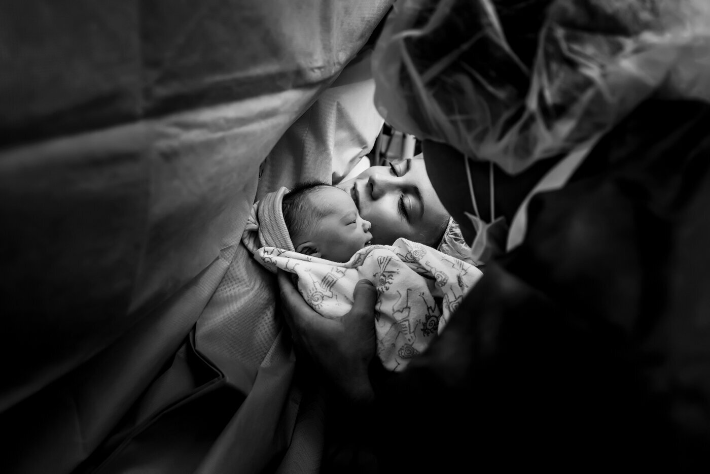 birth photographer, columbus, ga, atlanta, c-section, cesarean, clear drape 4_5308