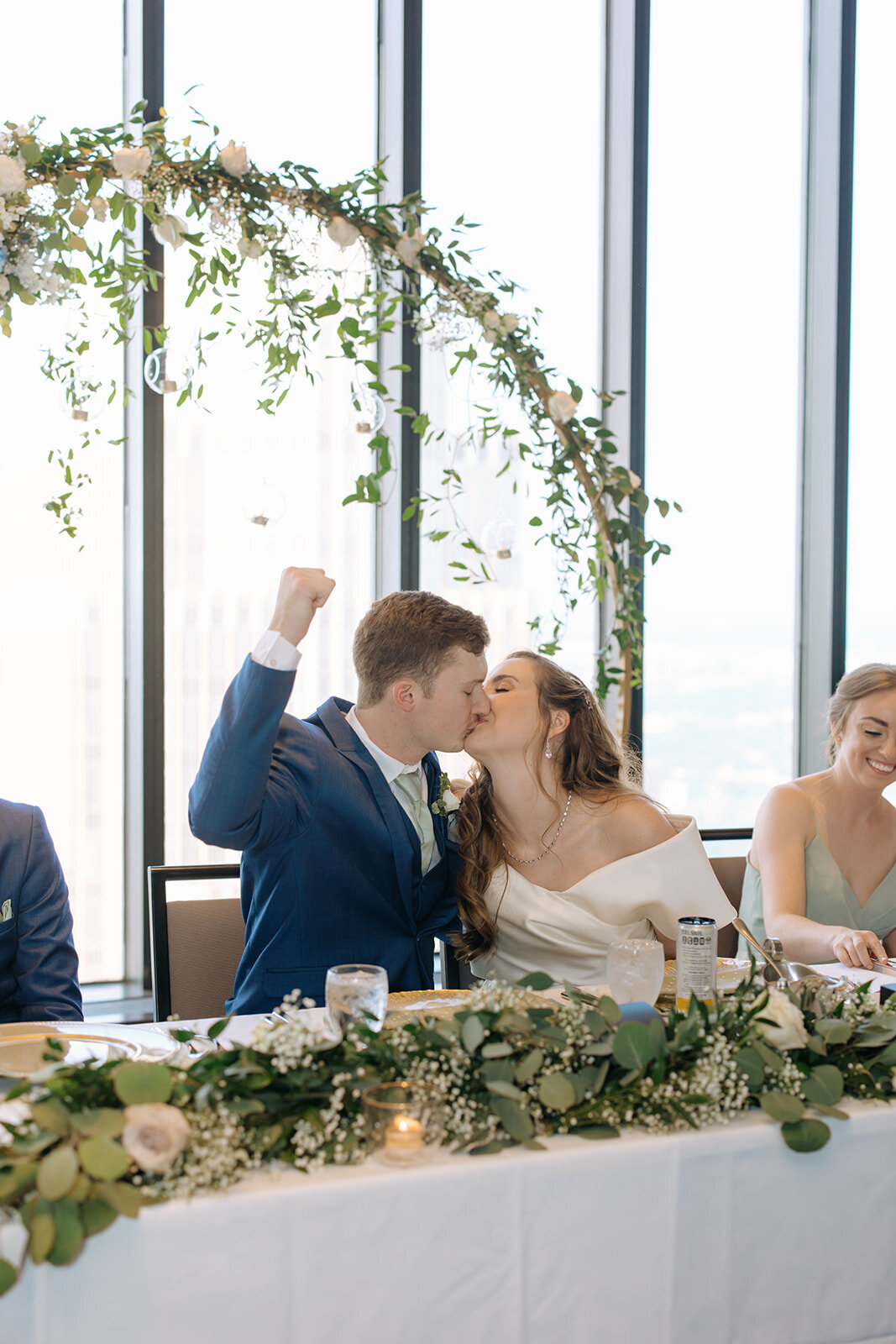 wedding-reception-bride-groom-kiss