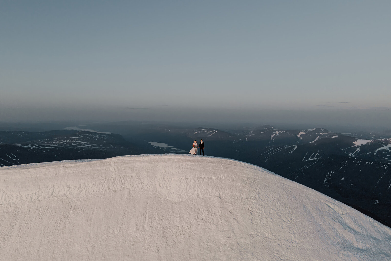 summer-wedding-lapland-lappland-elopement-midnight-sun049