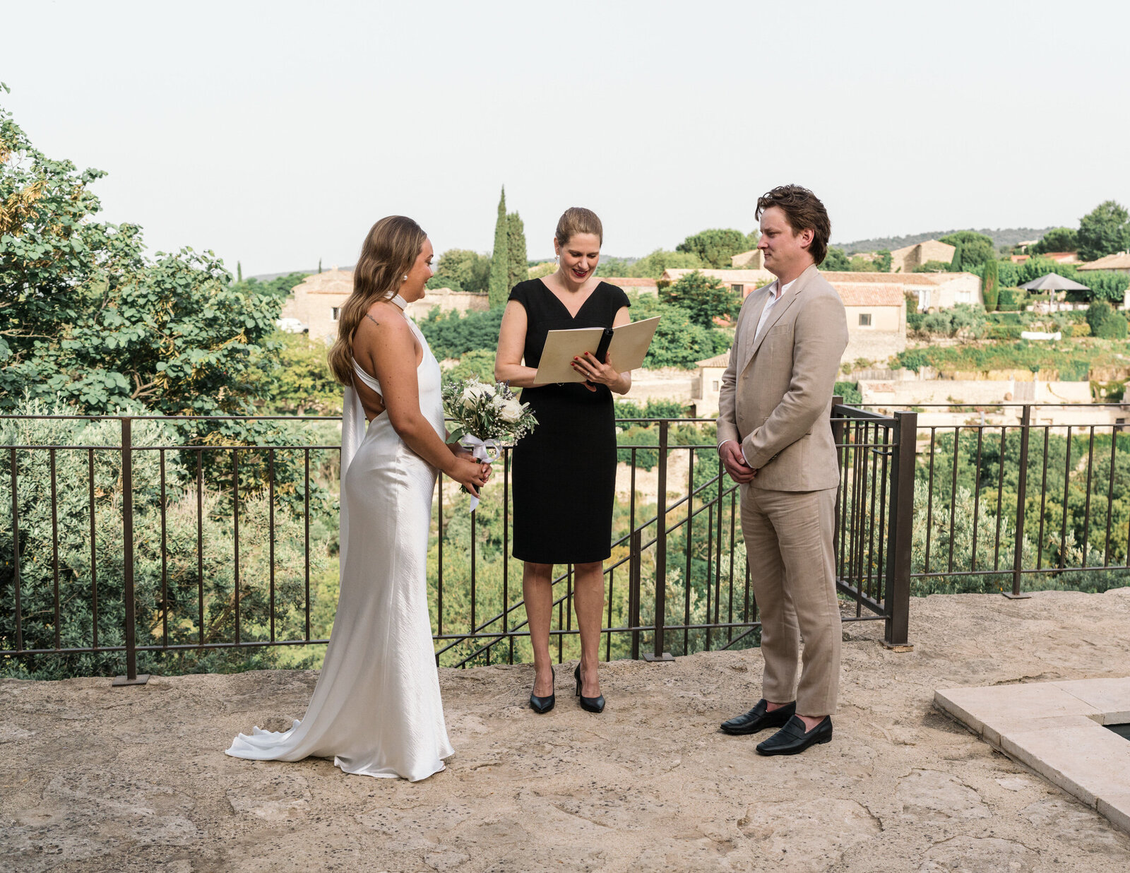 stunning and touching elopement in gordes france-63