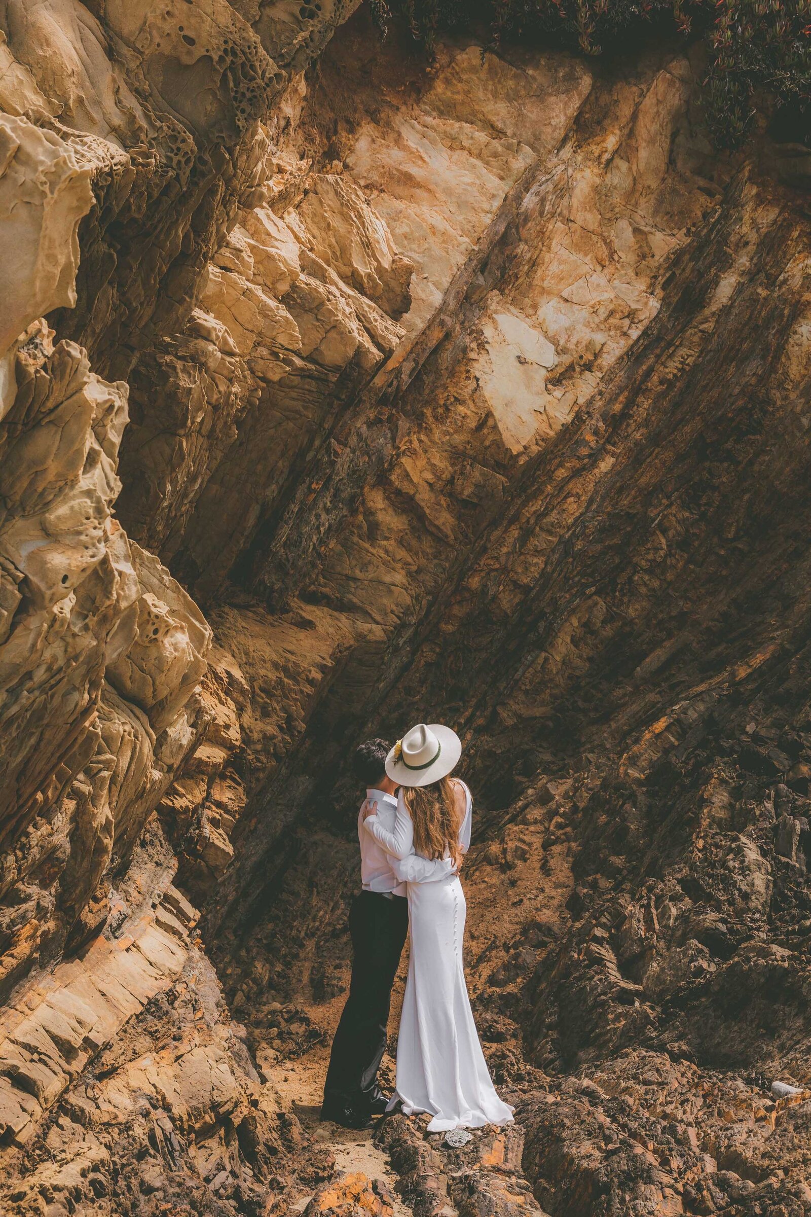 big-sur-cave-elope