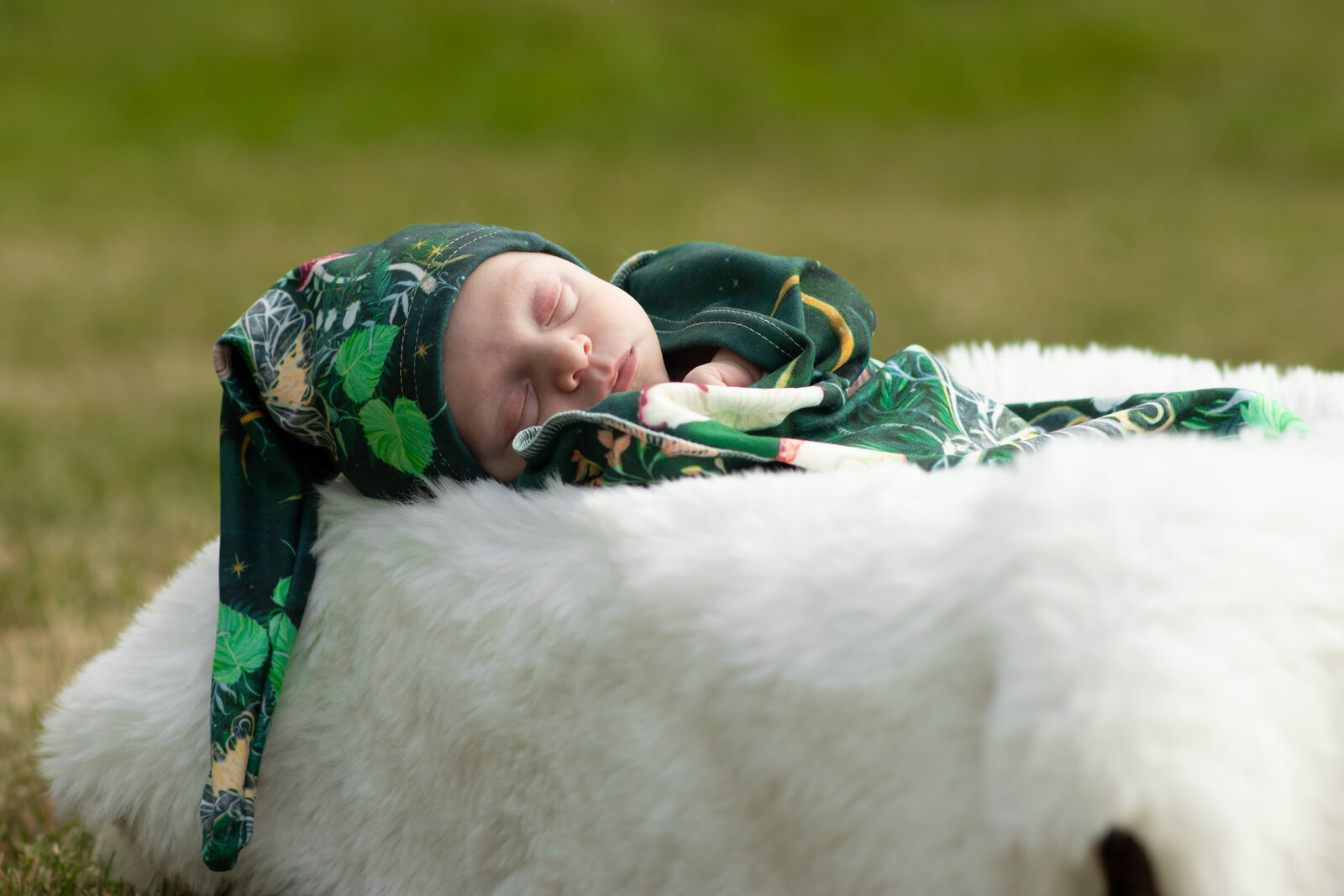 Join Alycia in documenting the voyage of discovery, as mothers and children explore the world together, hand in hand.