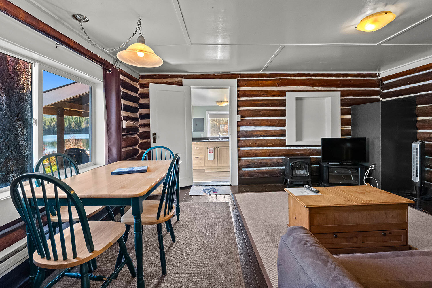 One-Bedroom-Cabin-Dining