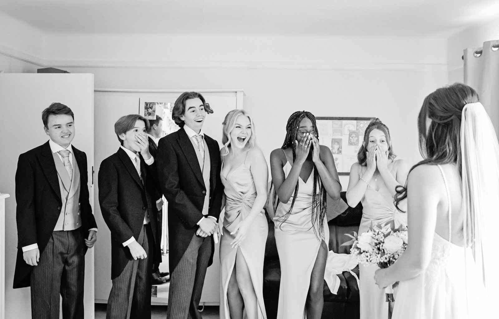 bride-reveal-with-bridesmaids