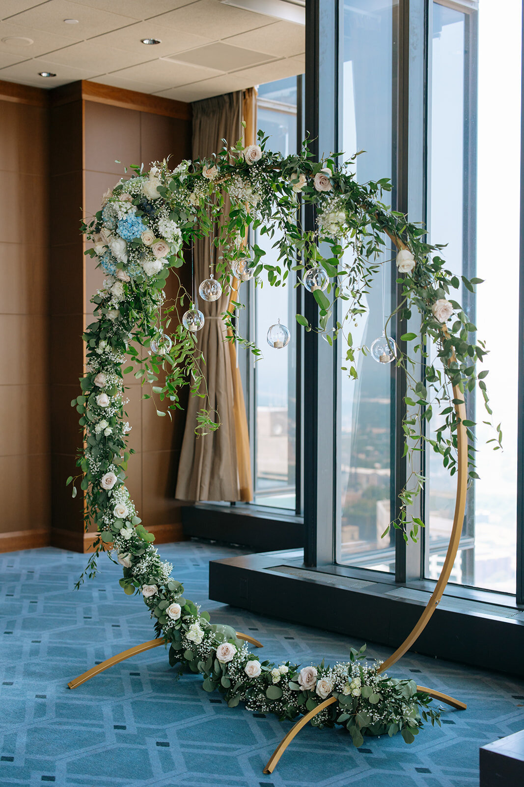 unique-ceremony-arch-floral-details