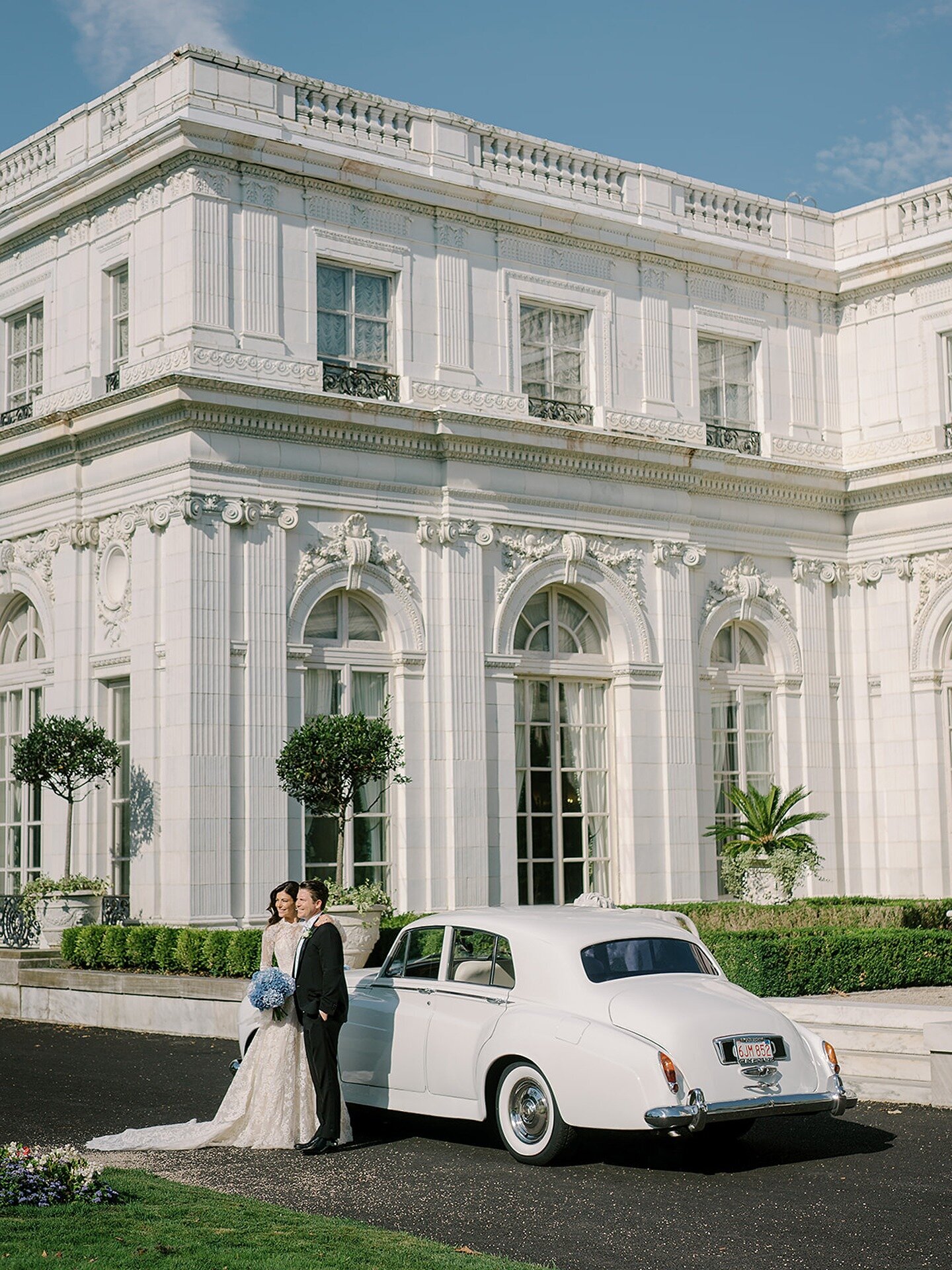 leila-james-events-newport-ri-wedding-planning-luxury-events-evie-and-mike-classic-elegance-rosecliff-mansion-stephanie-vegliante-photography-36 copy - COVER
