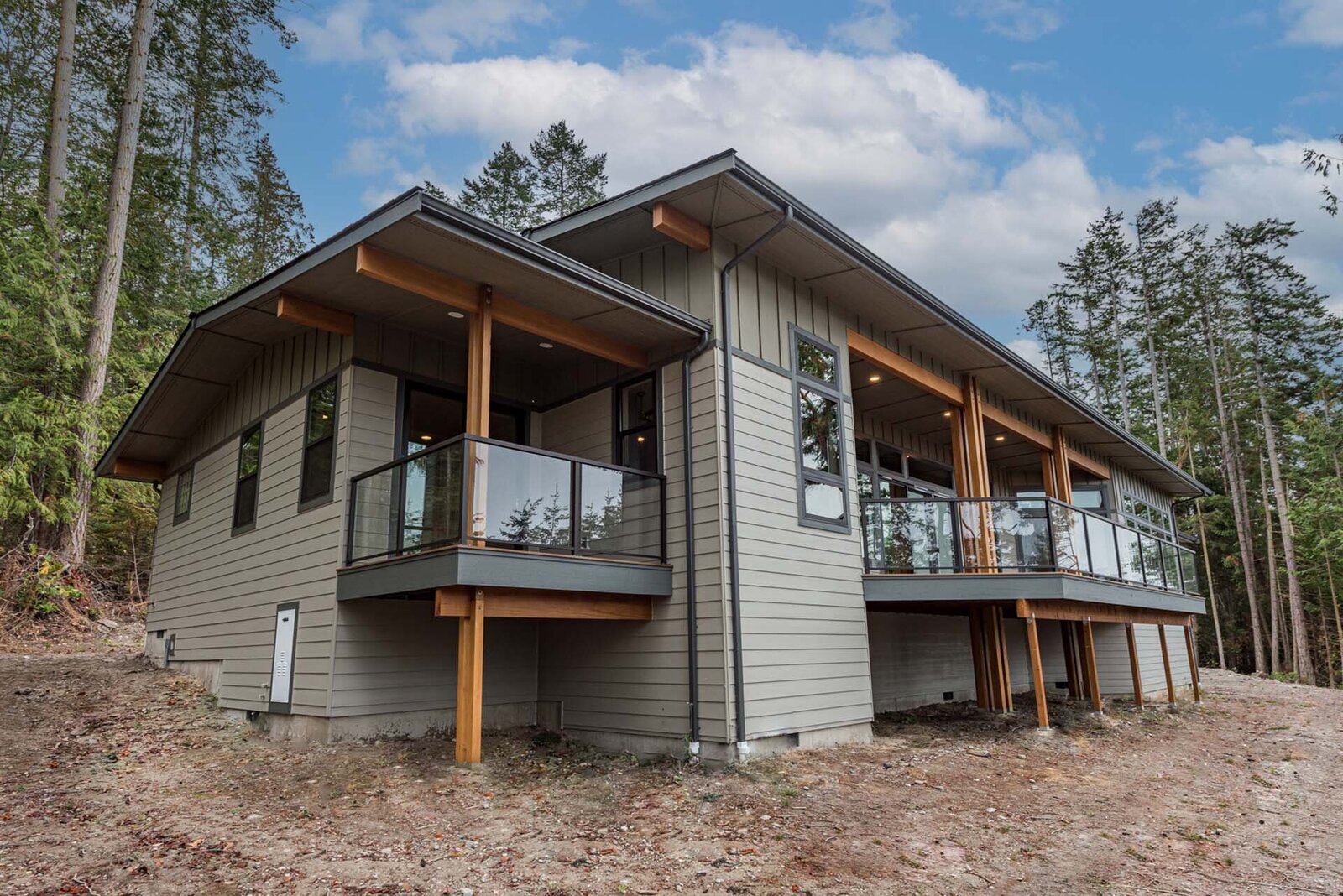 Livingston-Homes-Kelowna-Custom-Build-LaPlume-Exterior