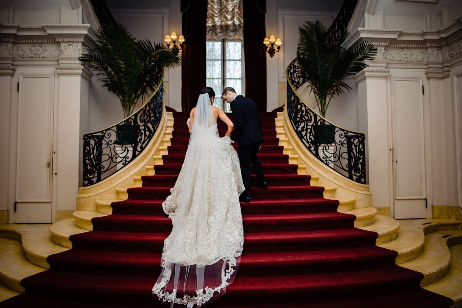 leila-james-events-newport-ri-wedding-planning-luxury-events-rosecliff-mansion-laura-and-seamus-trevor-holden-photography-40
