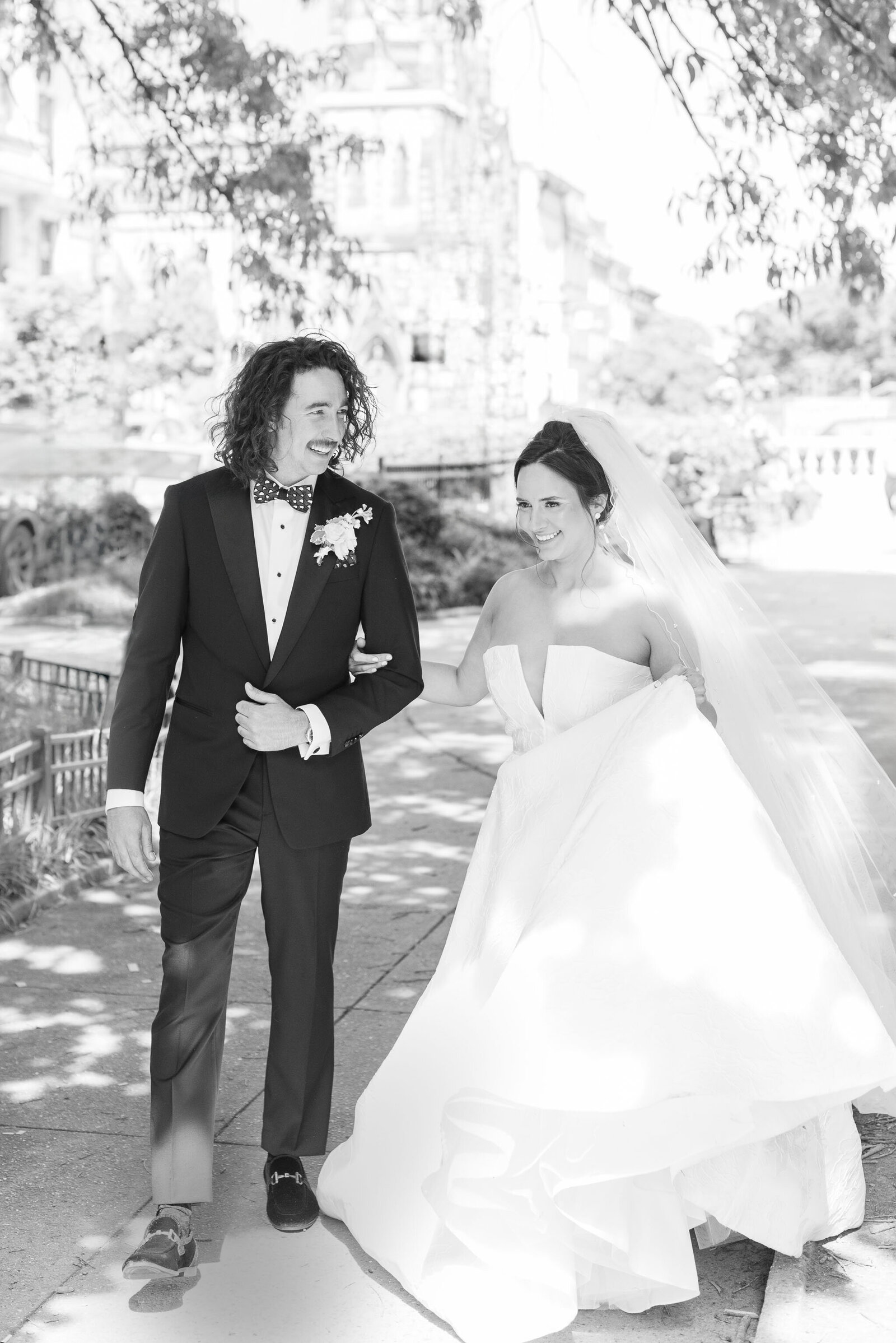 happy couple strolling in the city on wedding day