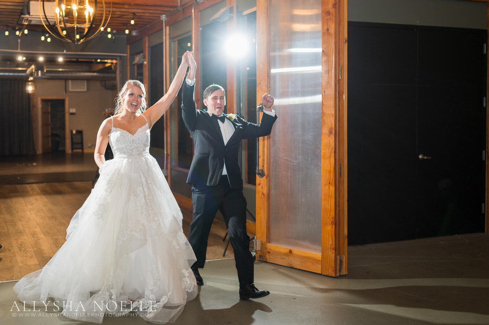 Wedding-at-The-Factory-on-Barclay-in-Milwaukee-0924