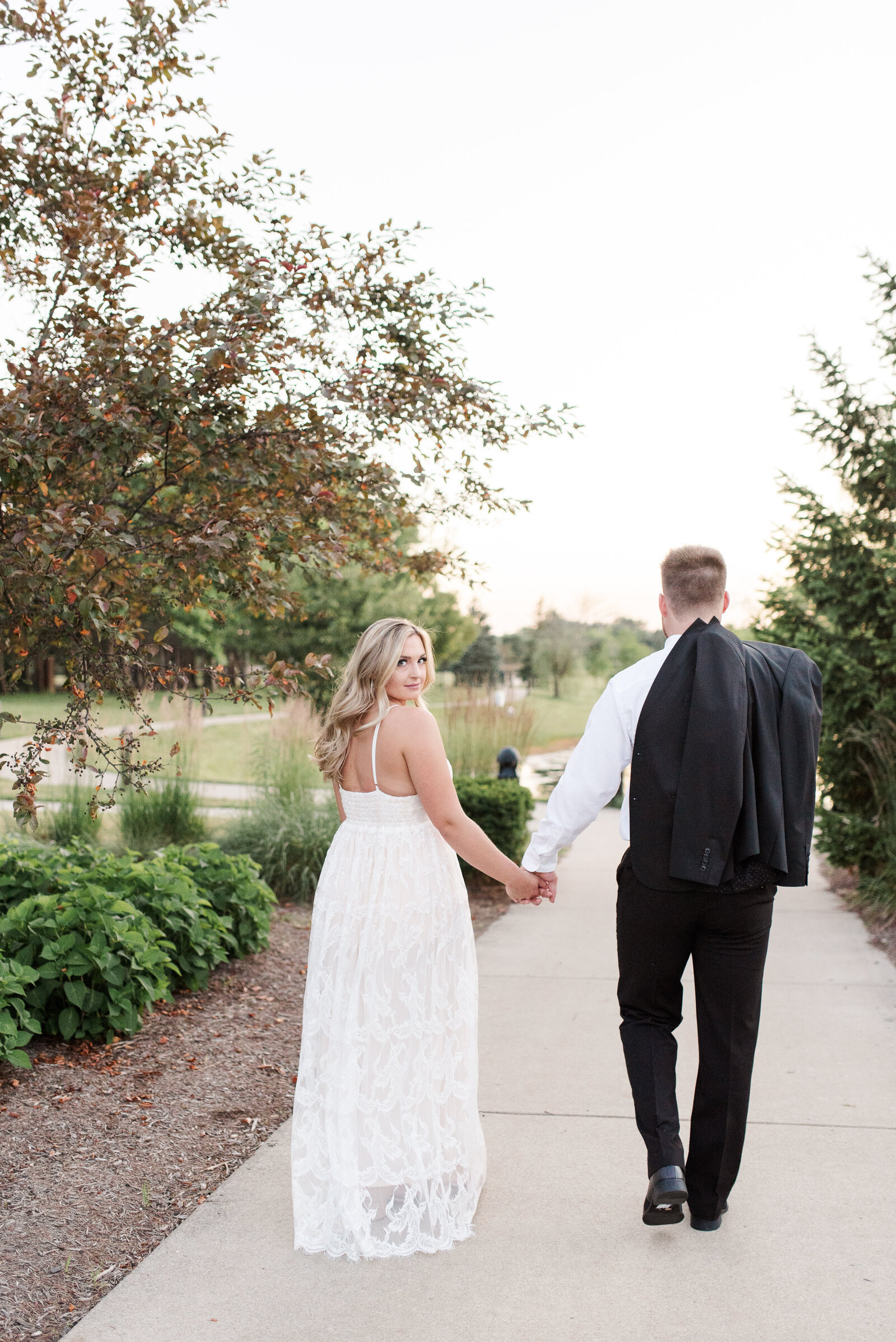 indianapolis wedding photographer coxhall garden engagement