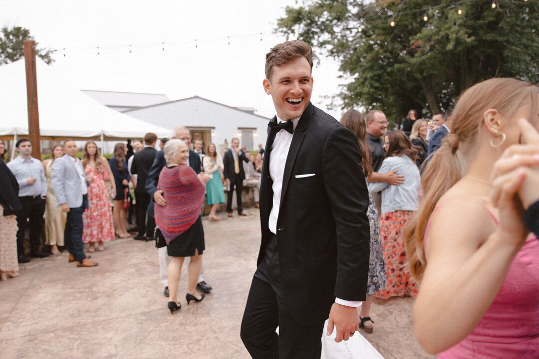 reuben-wedding-teasers-prairie-hill-vineyard-kayxbee-127