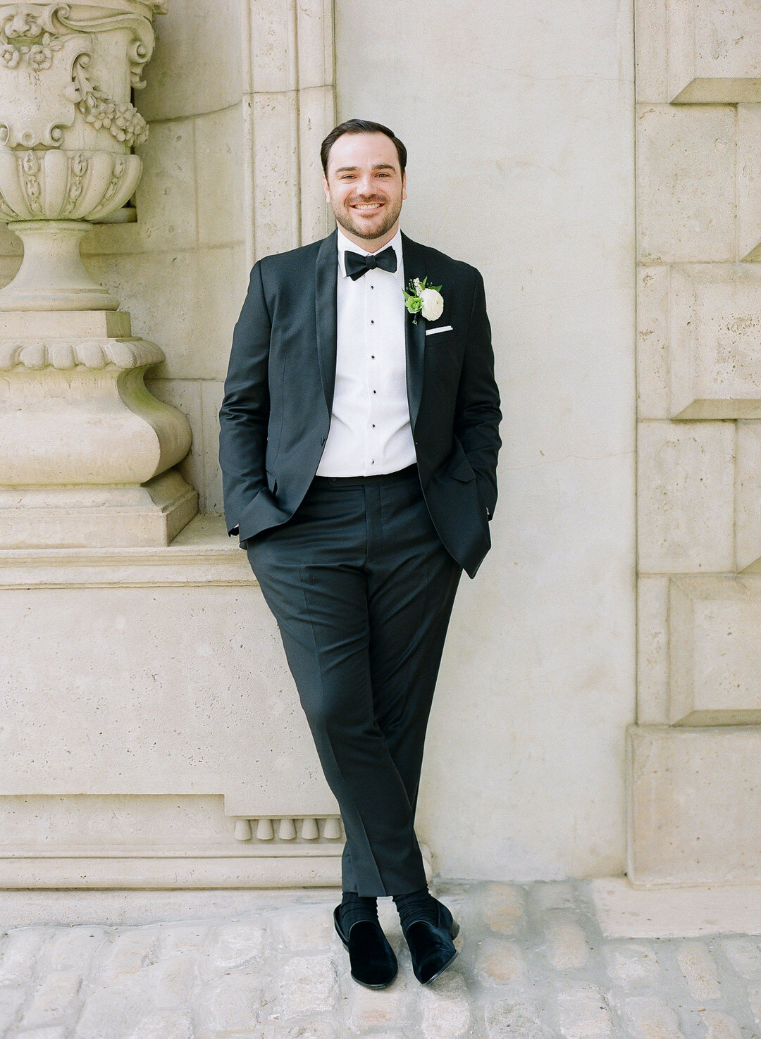 Groom Leaning on Wall Smiling at The Swan House Atlanta